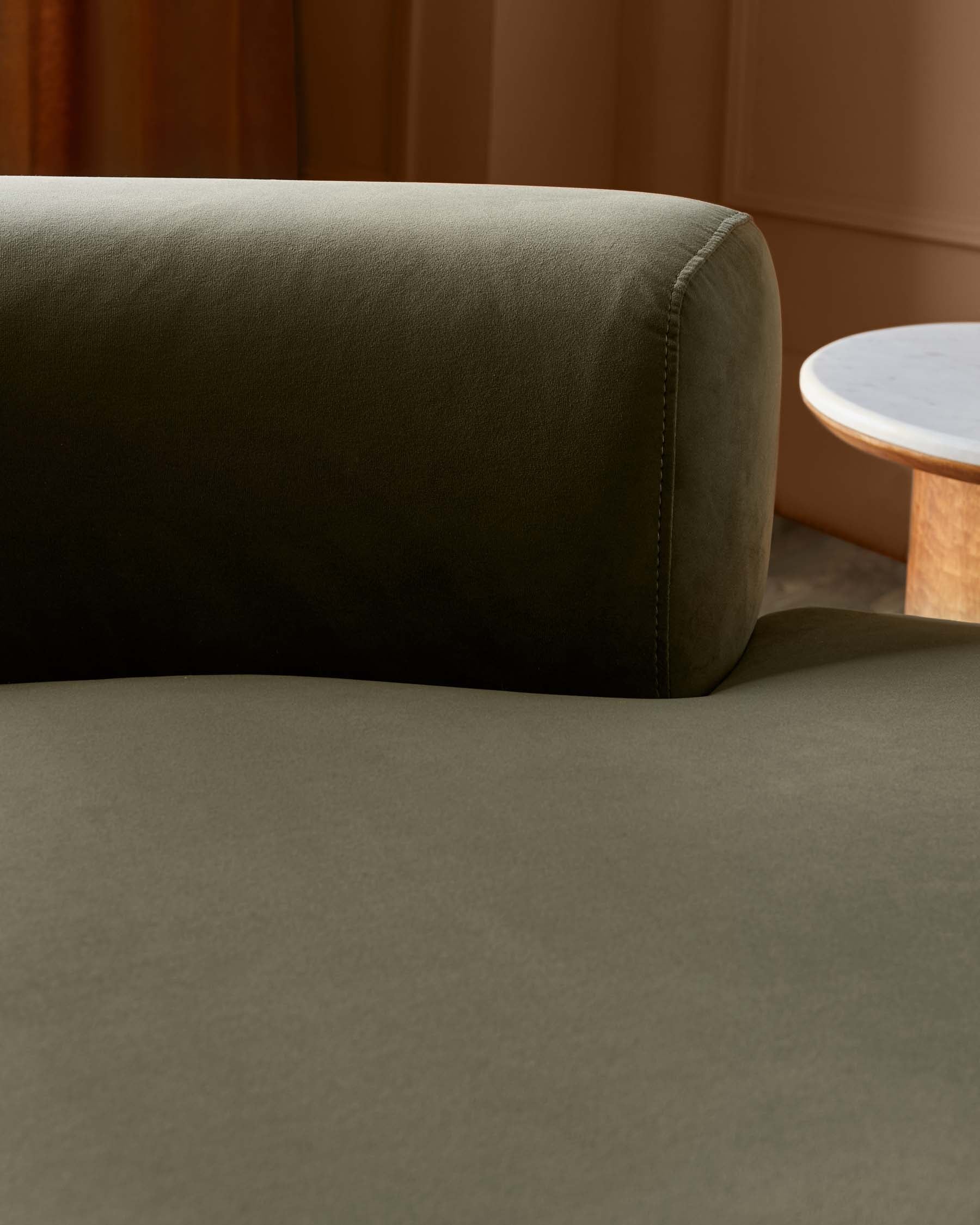 Canapé 2 places Gianna en velours vert olive