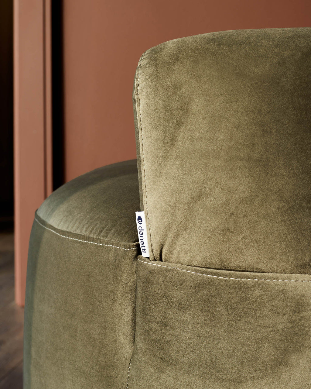 Fauteuil pivotant Gianna en velours vert olive