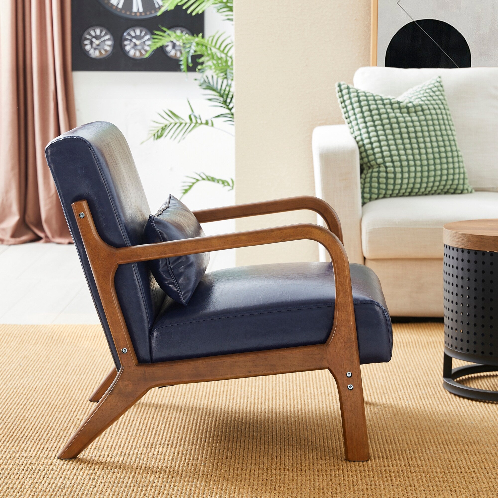 Fauteuil d'appoint moderne en cuir synthétique Glitzhome 30,75 po de hauteur, style milieu de siècle, avec coussin – 25,75 po de largeur x 33,75 po de profondeur x 30,75 po de hauteur