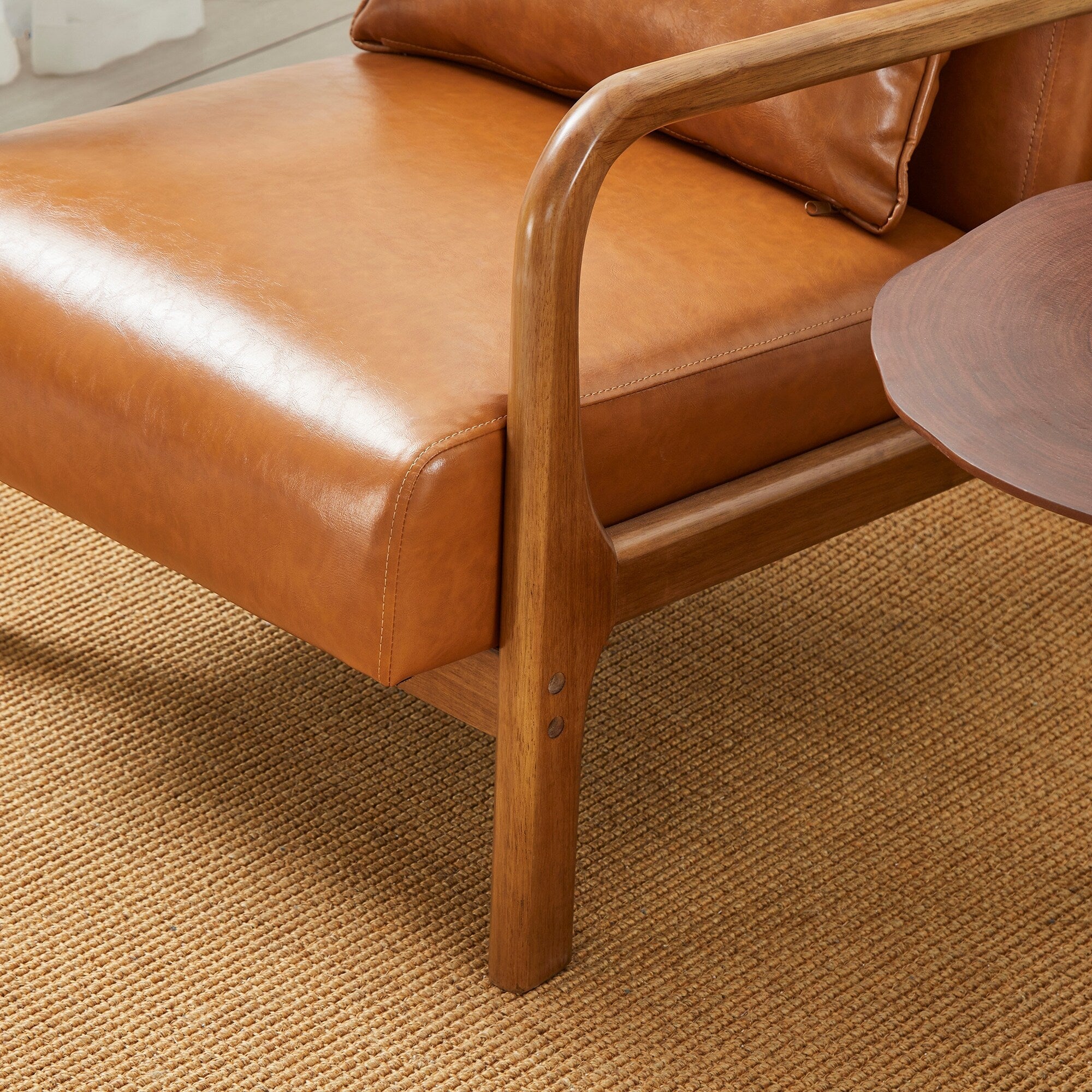 Fauteuil d'appoint moderne en cuir synthétique Glitzhome 30,75 po de hauteur, style milieu de siècle, avec coussin – 25,75 po de largeur x 33,75 po de profondeur x 30,75 po de hauteur