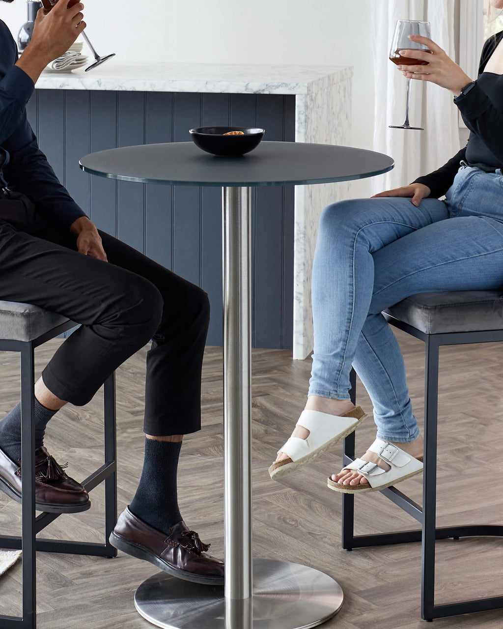 Grande table de bar 2 places en verre dépoli gris foncé