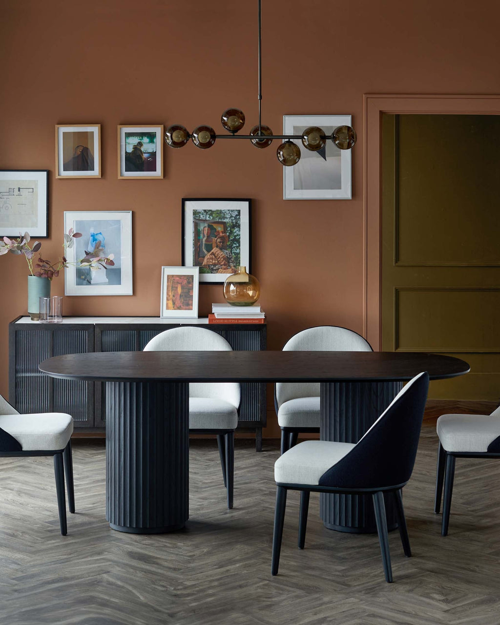 Table de salle à manger Hanne en chêne noir, 6 places