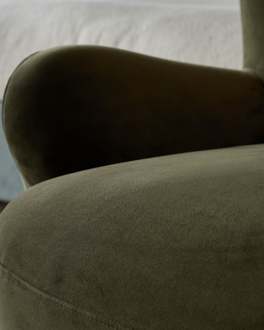 Fauteuil d'appoint Harlan en velours vert olive