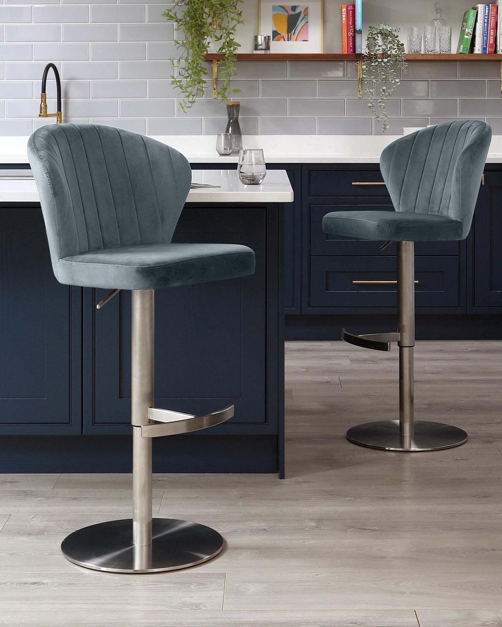 Tabouret de bar Harper en velours bleu-gris à vérin à gaz