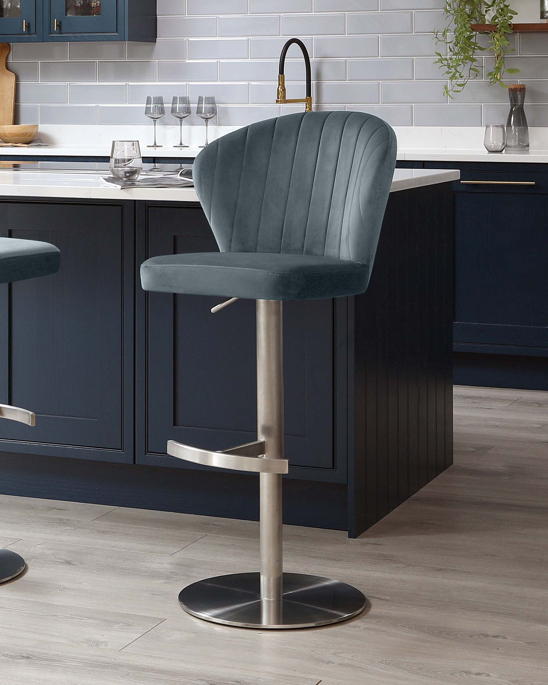 Tabouret de bar Harper en velours bleu-gris à vérin à gaz