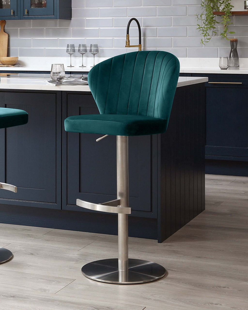 Tabouret de bar Harper en velours bleu sarcelle foncé à vérin à gaz