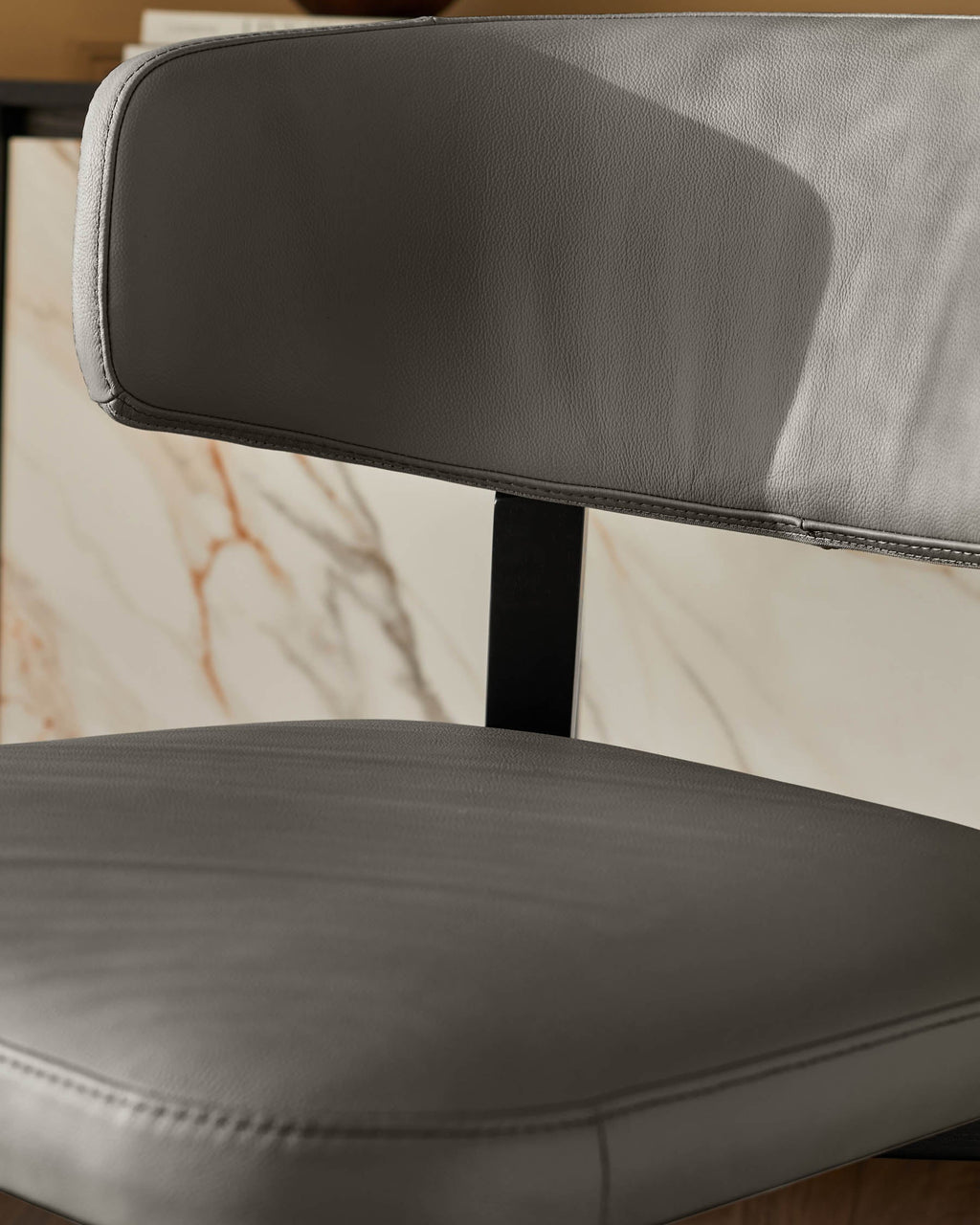 Chaise de salle à manger Harris en cuir gris foncé