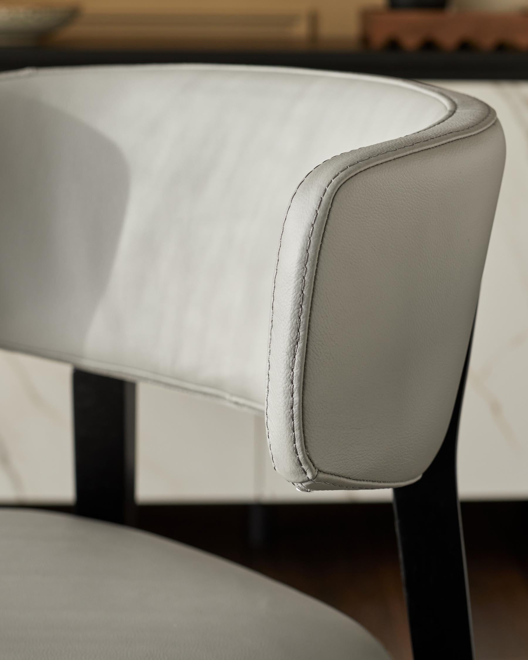 Chaise de salle à manger Harris en cuir gris clair