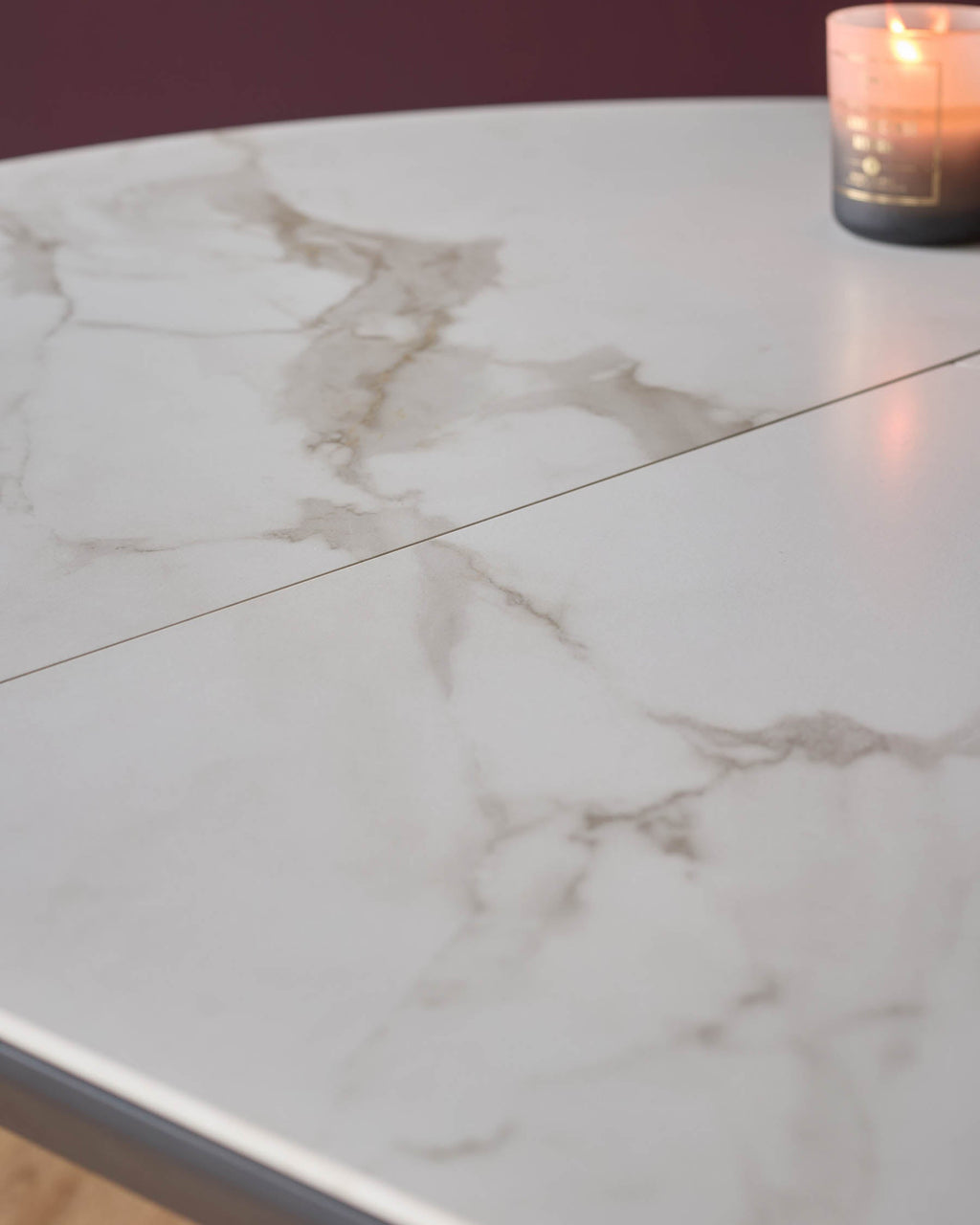 Table de salle à manger ronde extensible en céramique blanche Hayden, de 4 à 6 places