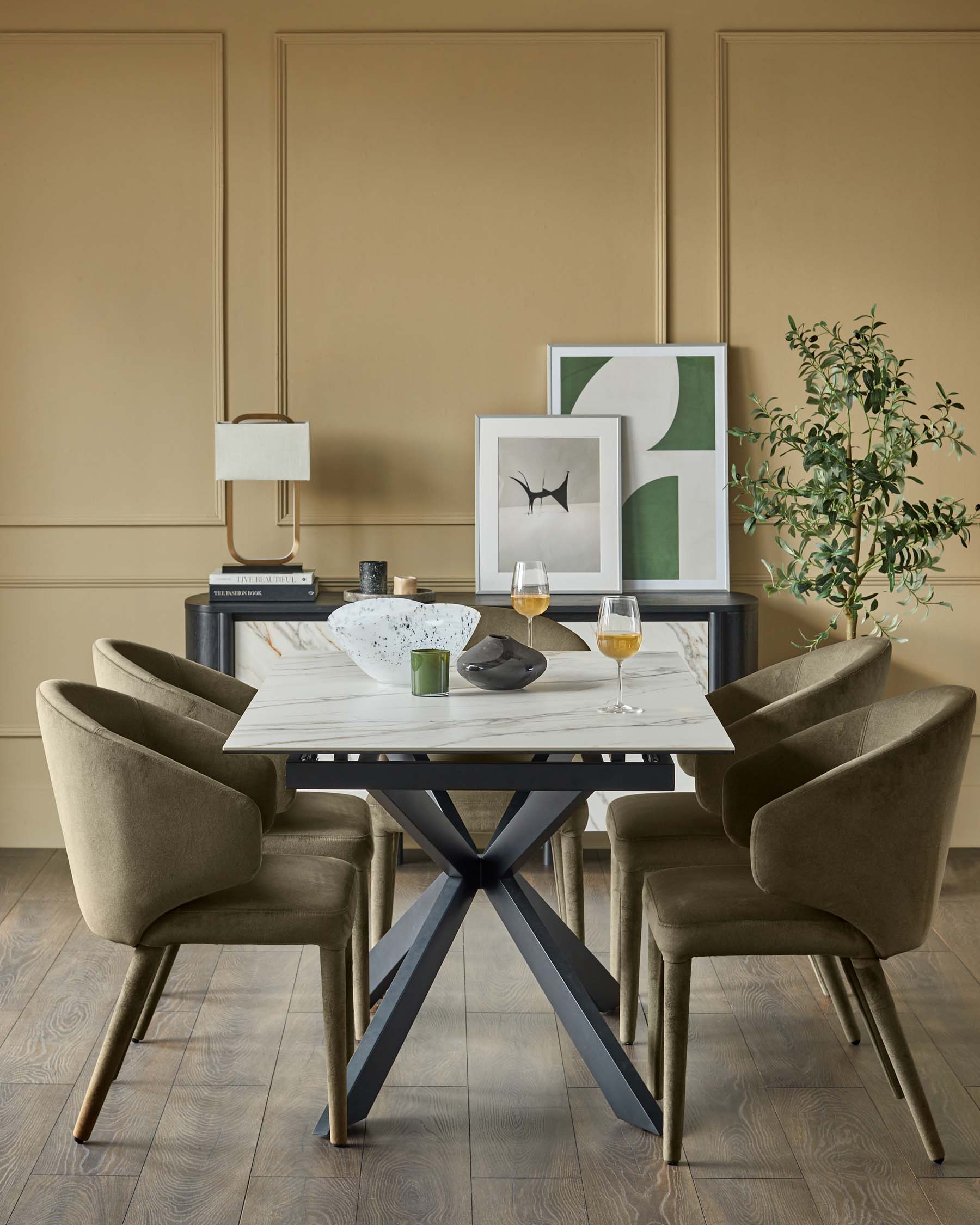 Table de salle à manger extensible Hayden en céramique naturelle mate, 6 à 8 places