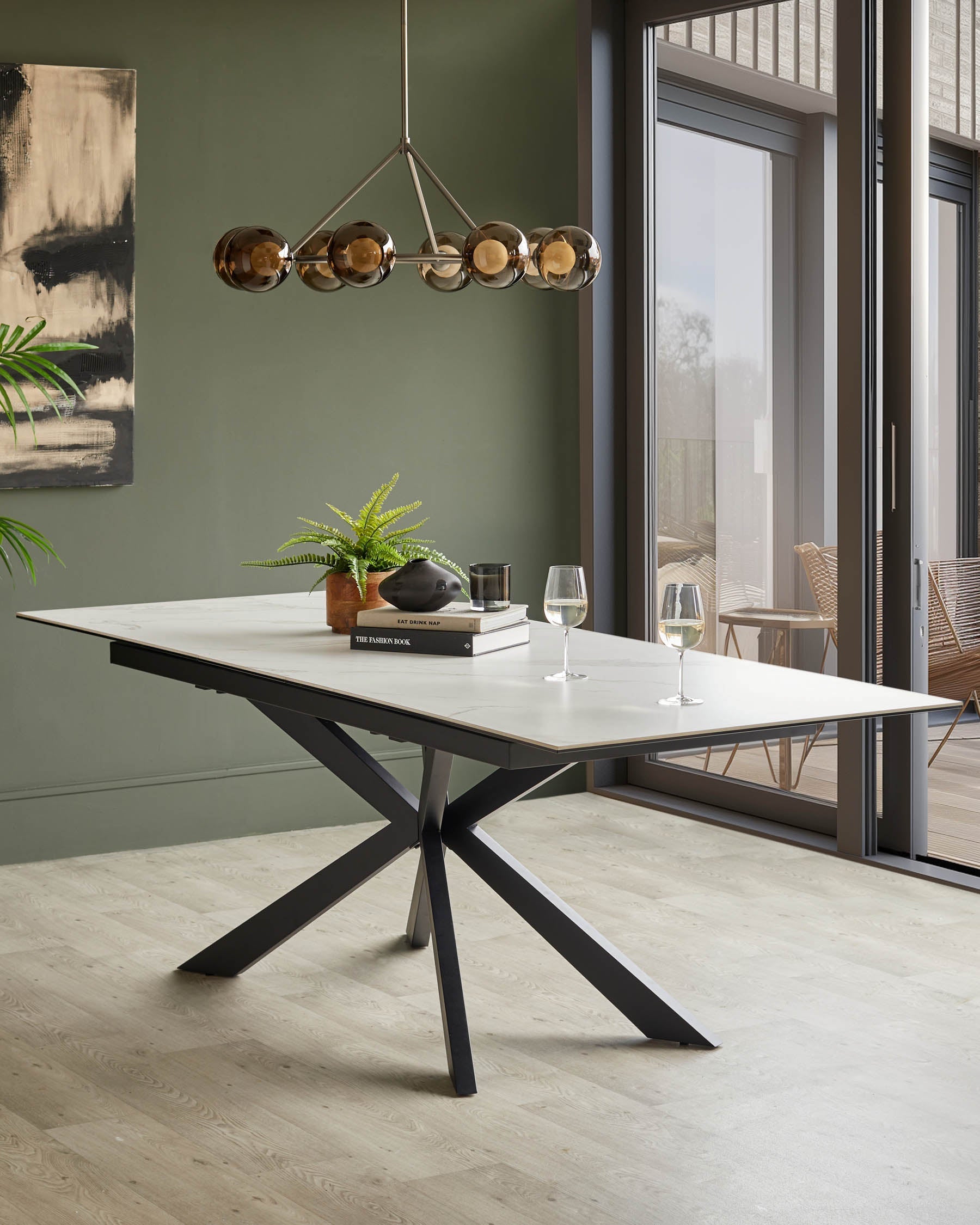 Table de salle à manger extensible Hayden en céramique blanche, 8 à 10 places