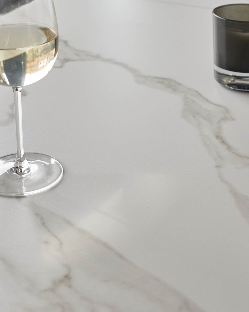 Table de salle à manger extensible Hayden en céramique blanche, 8 à 10 places