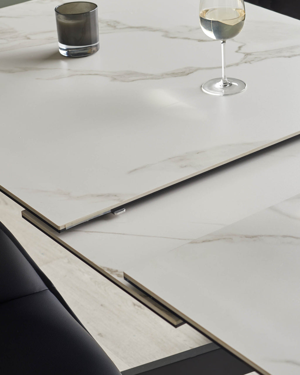 Table de salle à manger extensible Hayden en céramique blanche, 8 à 10 places