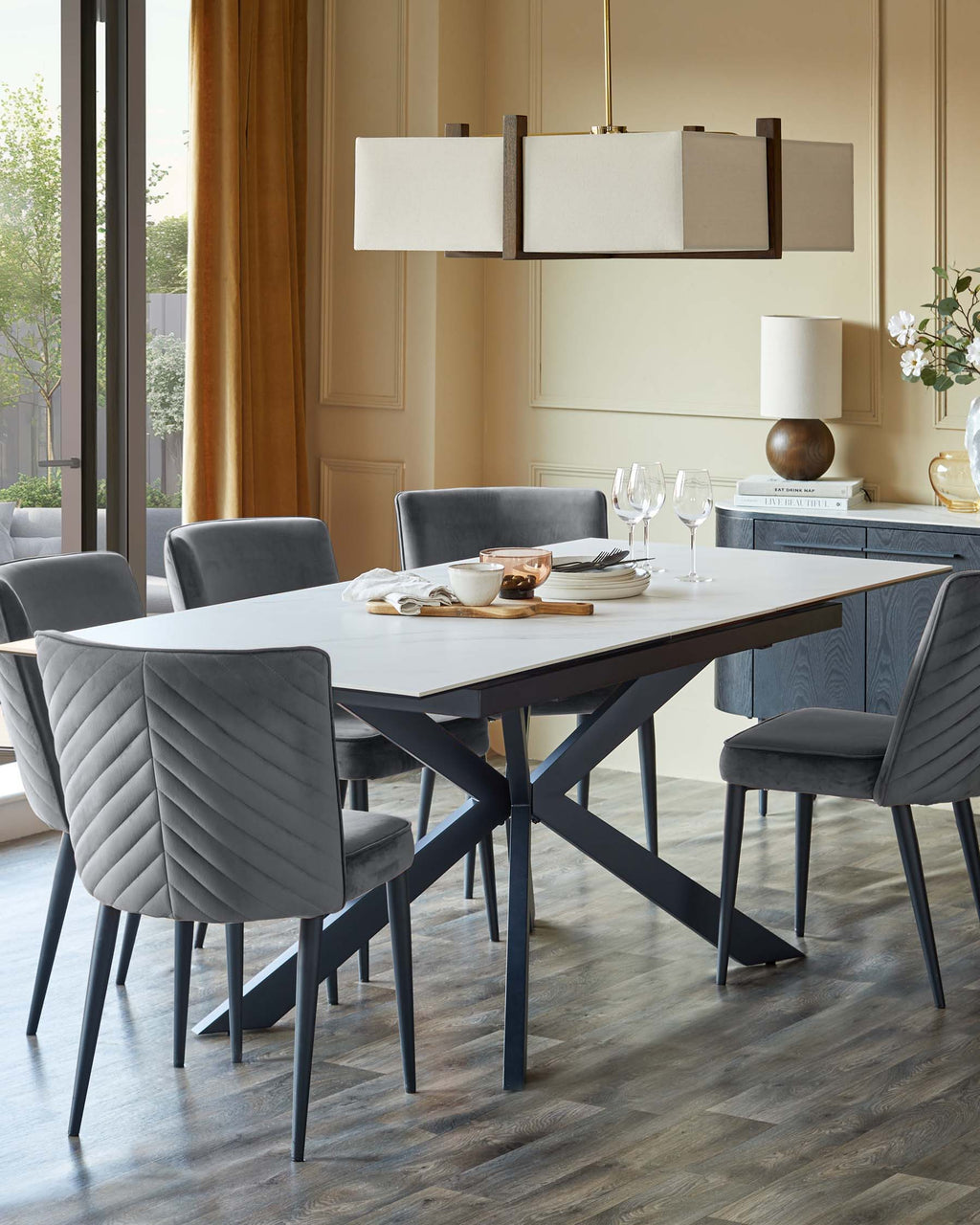 Chaise de salle à manger Serena en velours gris foncé