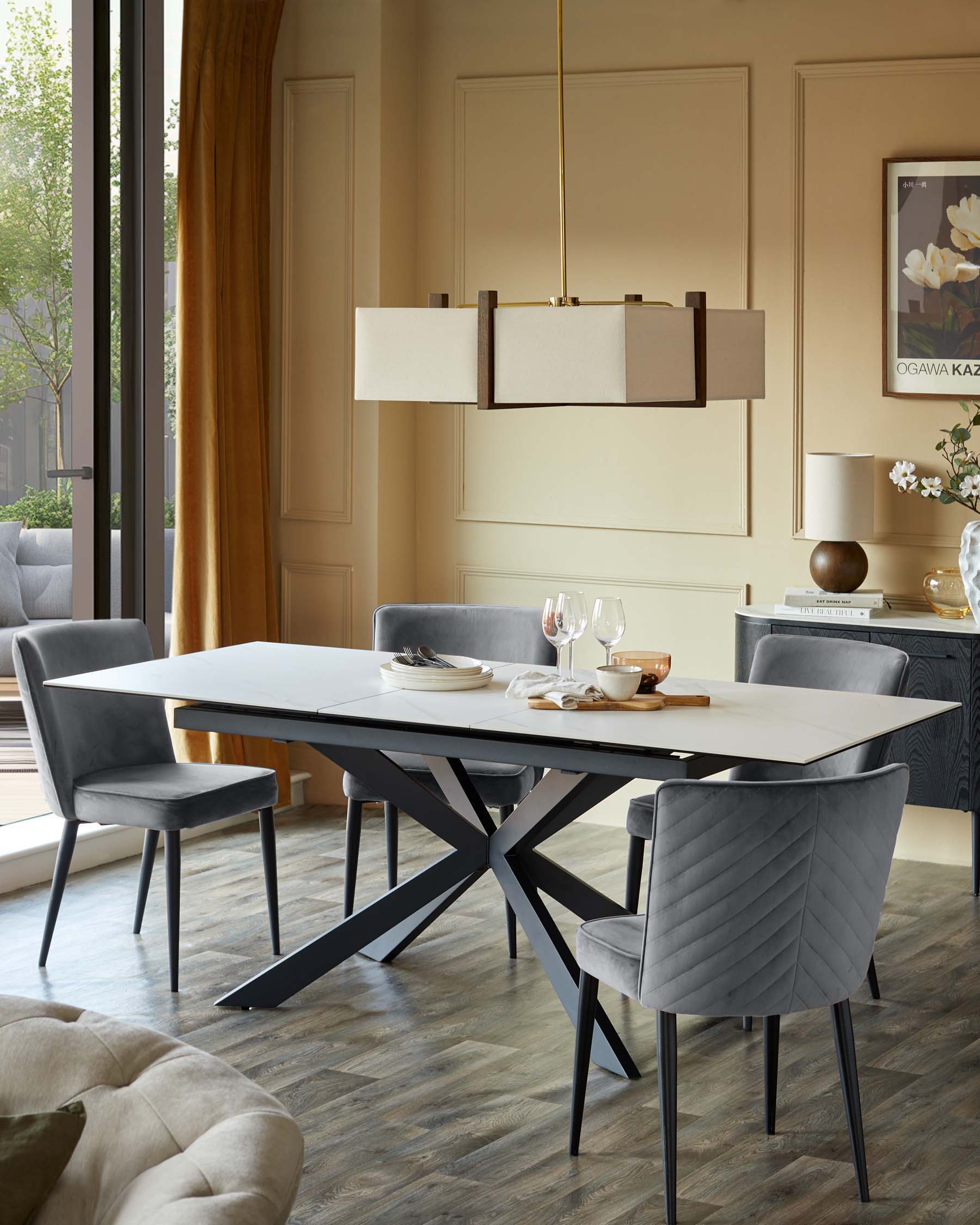 Chaise de salle à manger Serena en velours gris foncé