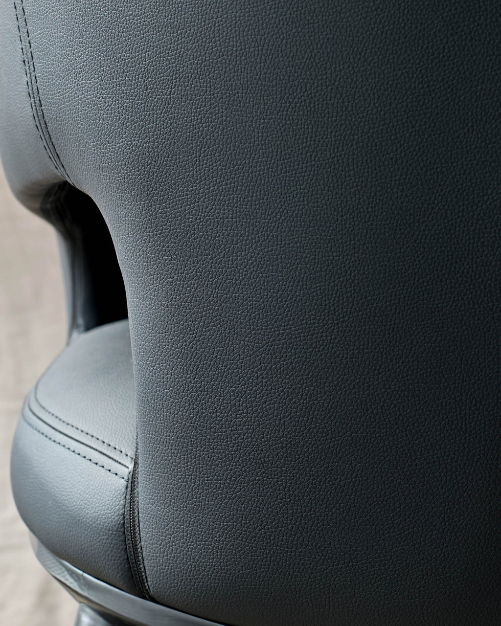 Chaise de salle à manger Heath en similicuir noir