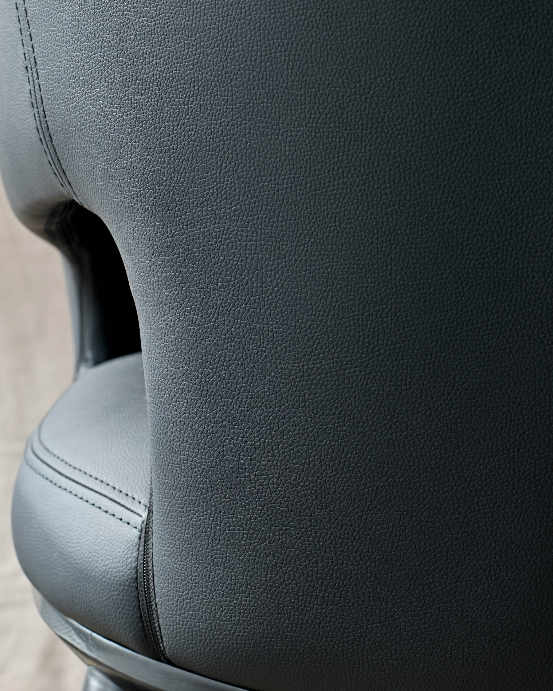 Chaise de salle à manger Heath en similicuir noir