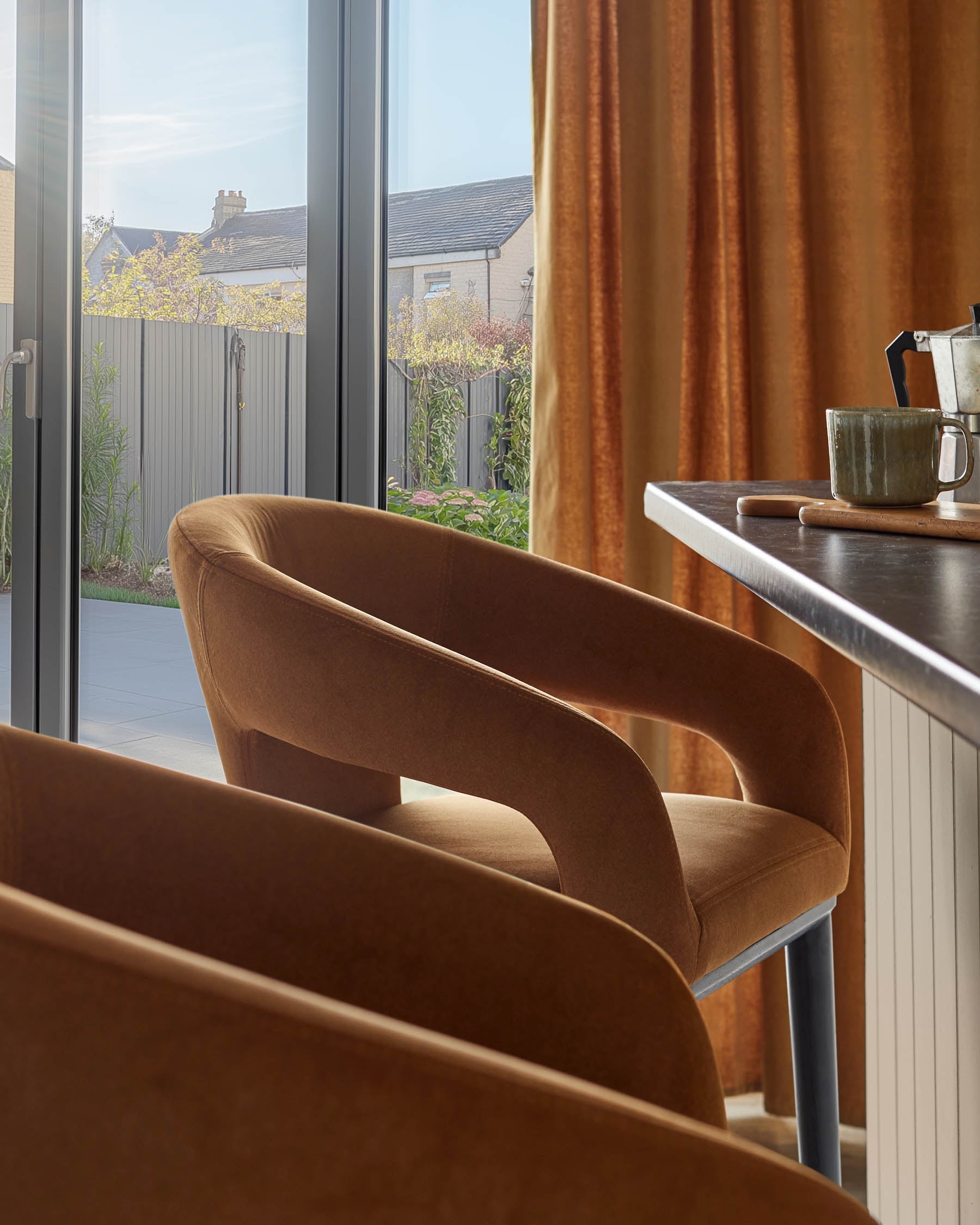 Tabouret de bar Heath en tissu caramel