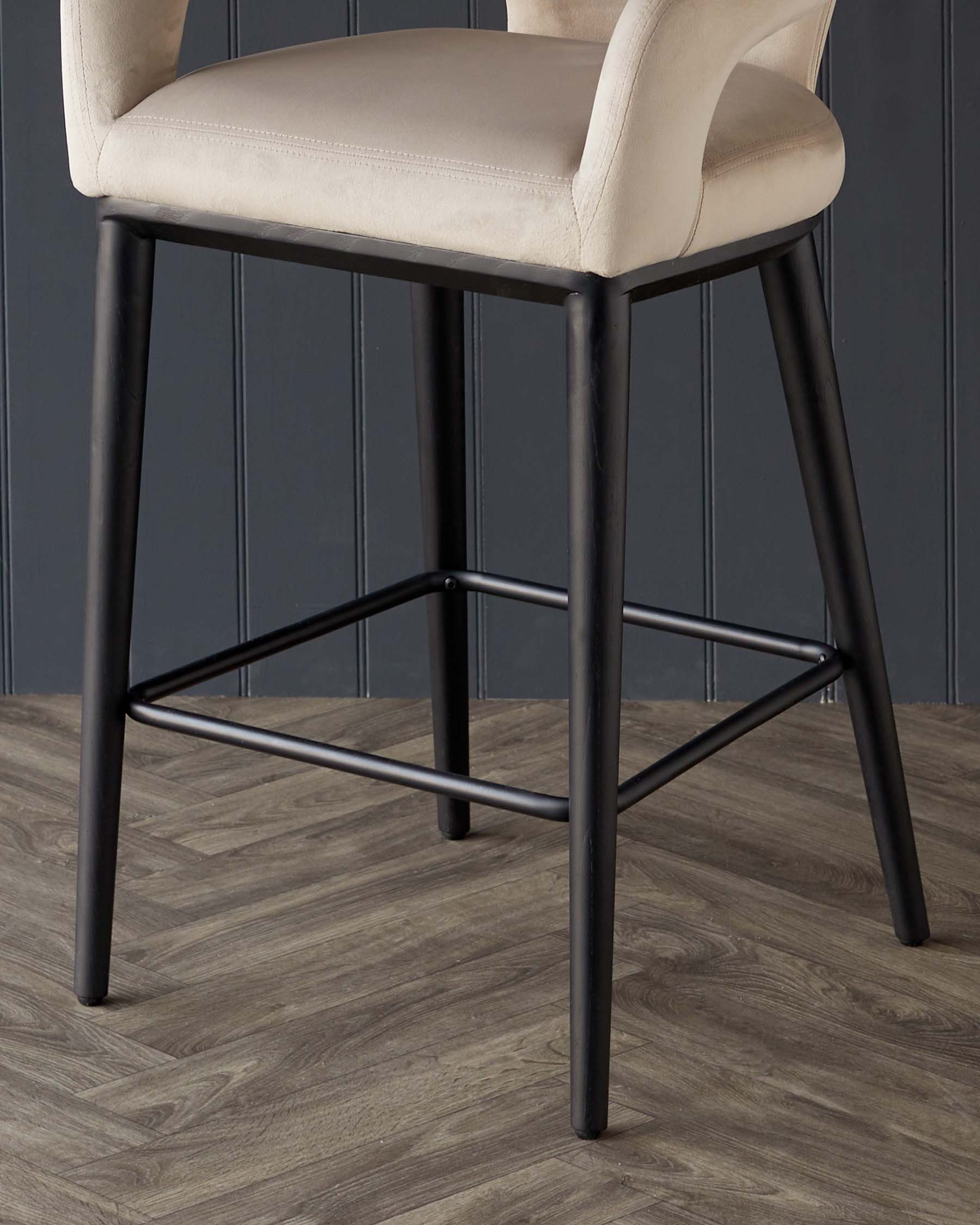 Tabouret de bar Heath Champagne en velours peluche et bois noir