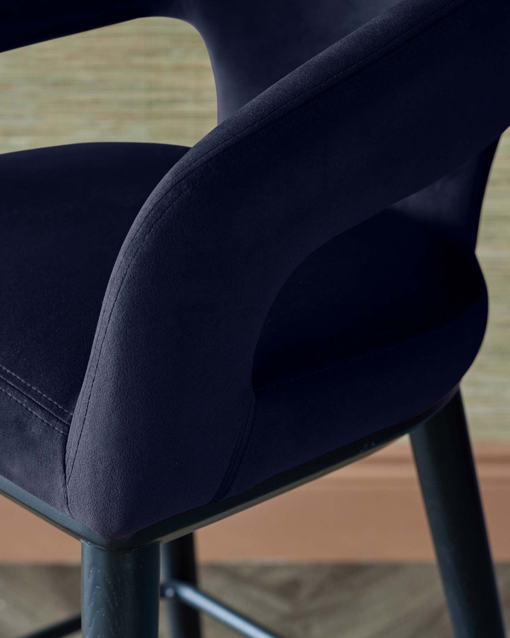 Tabouret de bar Heath en velours recyclé bleu marine