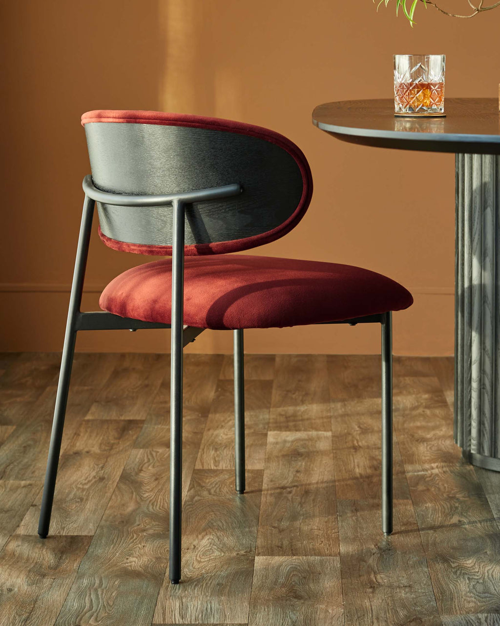 Chaise de salle à manger Cree en velours rouge caramel