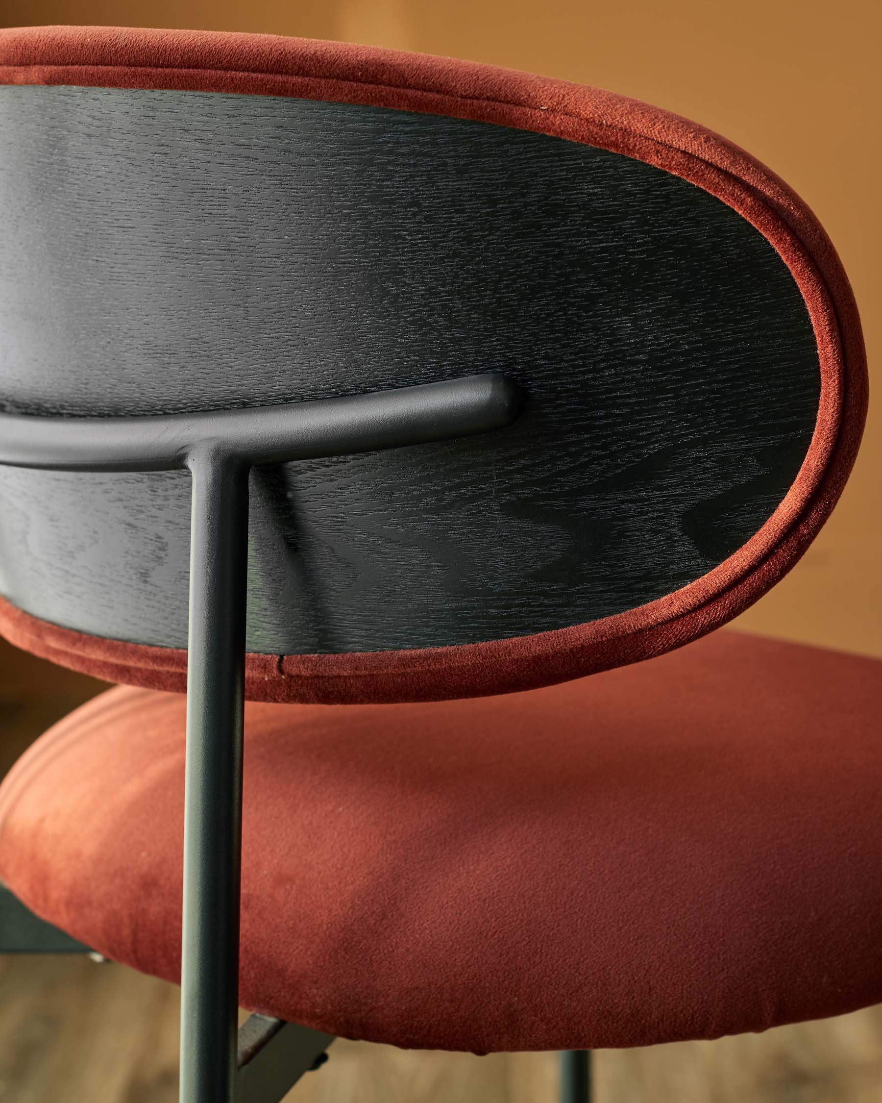 Chaise de salle à manger Cree en velours rouge caramel