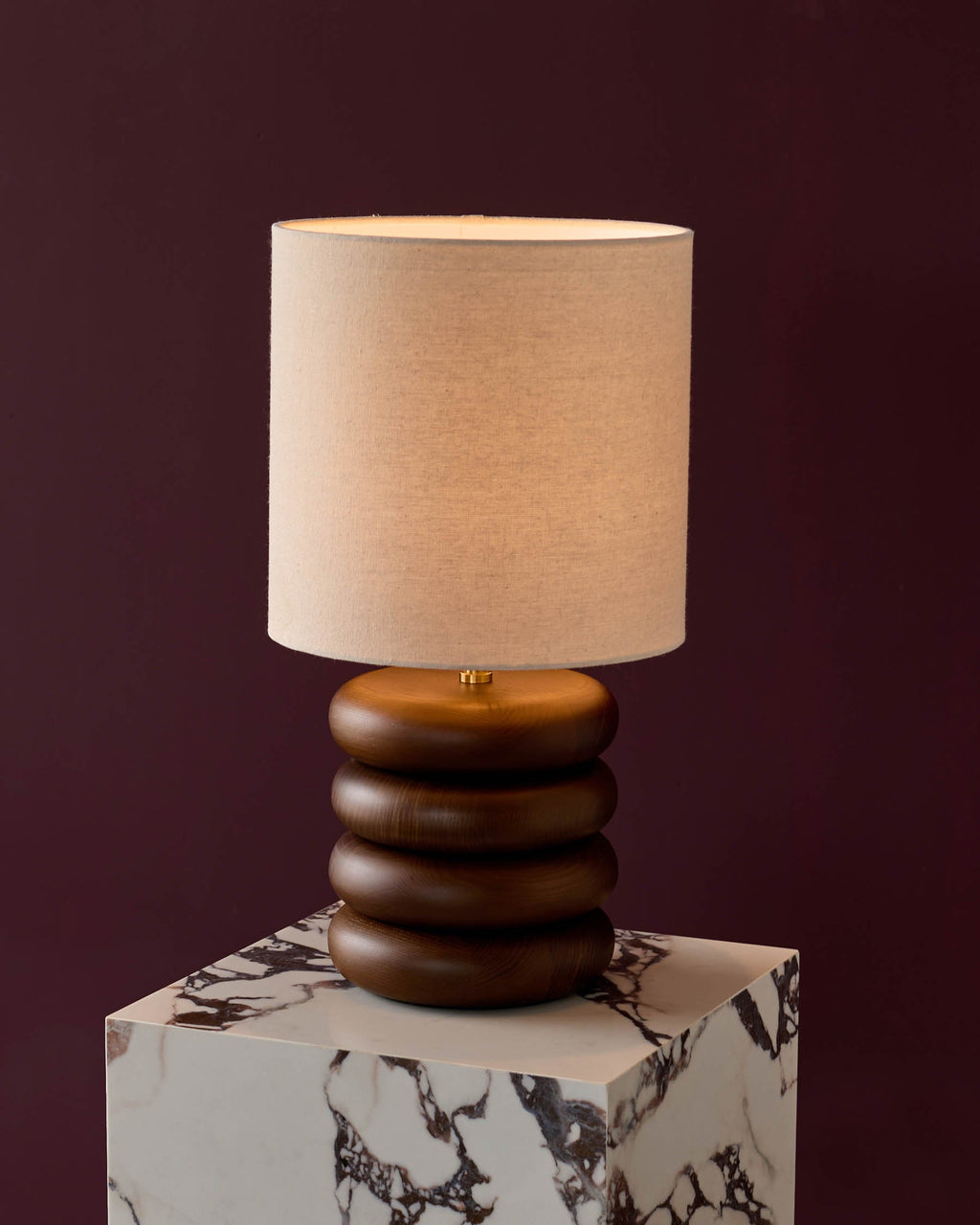 Lampe de table Hepworth en lin naturel et bois foncé