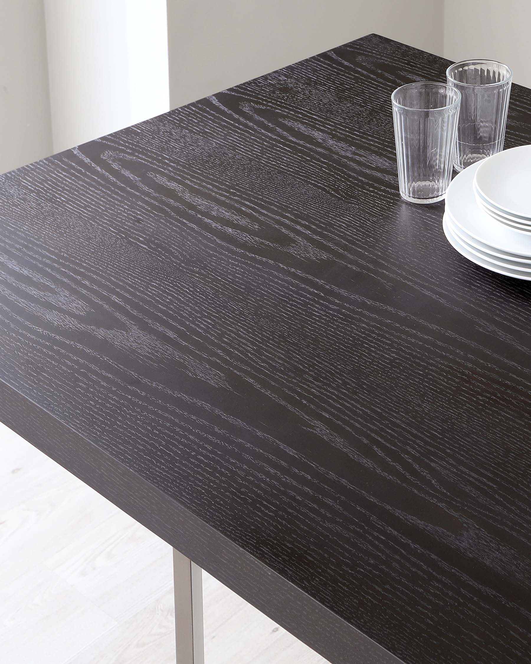 Table à manger Jonah en chêne foncé avec structure en acier inoxydable brossé, 6 places