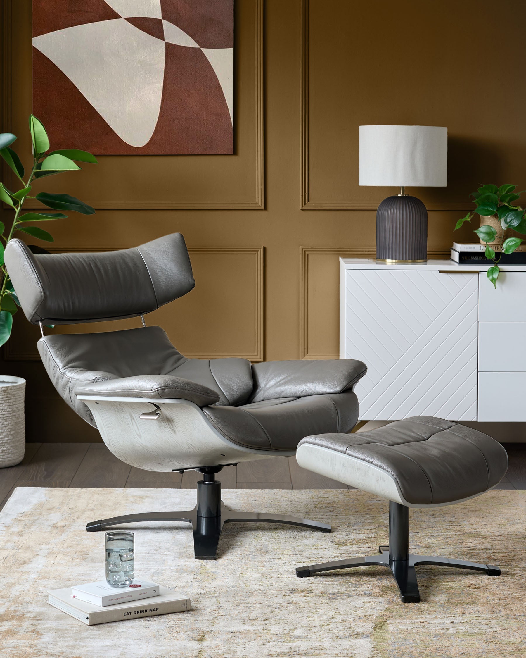 Fauteuil inclinable pivotant Karma en cuir gris foncé avec repose-pieds