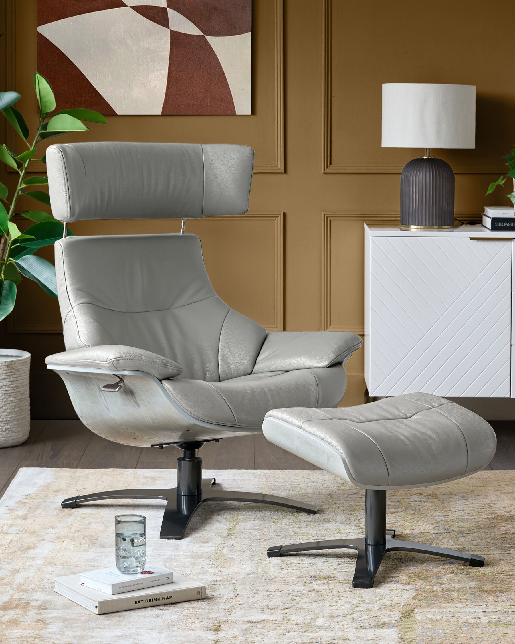 Fauteuil inclinable pivotant et repose-pieds Karma en cuir gris naturel
