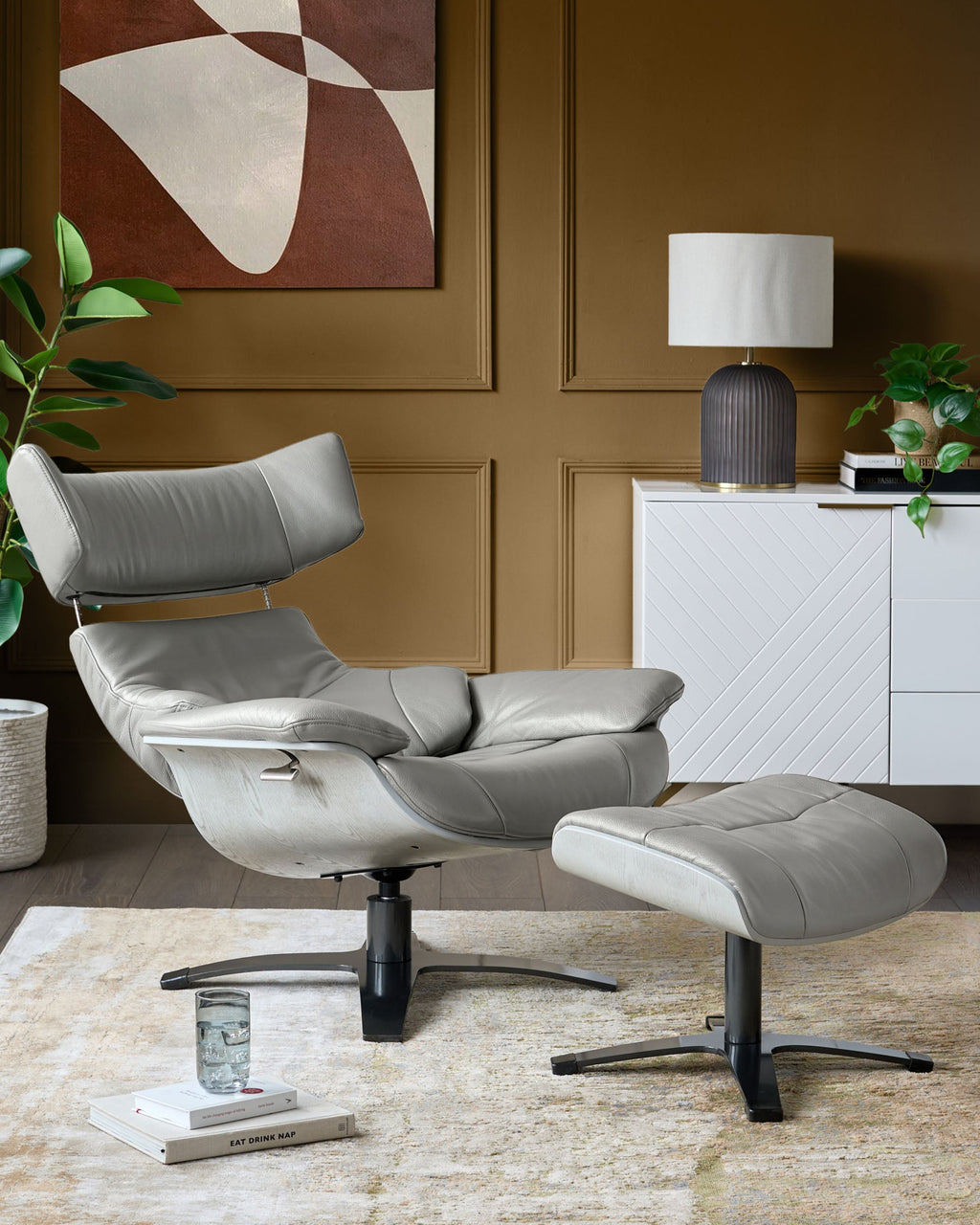 Fauteuil inclinable pivotant et repose-pieds Karma en cuir gris naturel