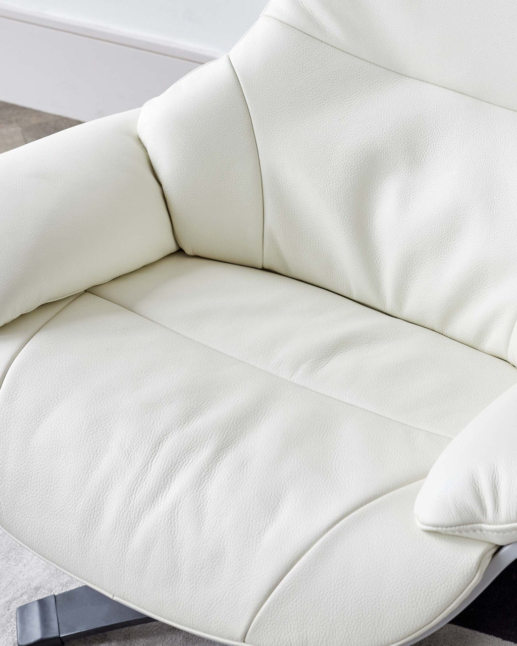 Fauteuil inclinable pivotant Karma en cuir blanc avec repose-pieds