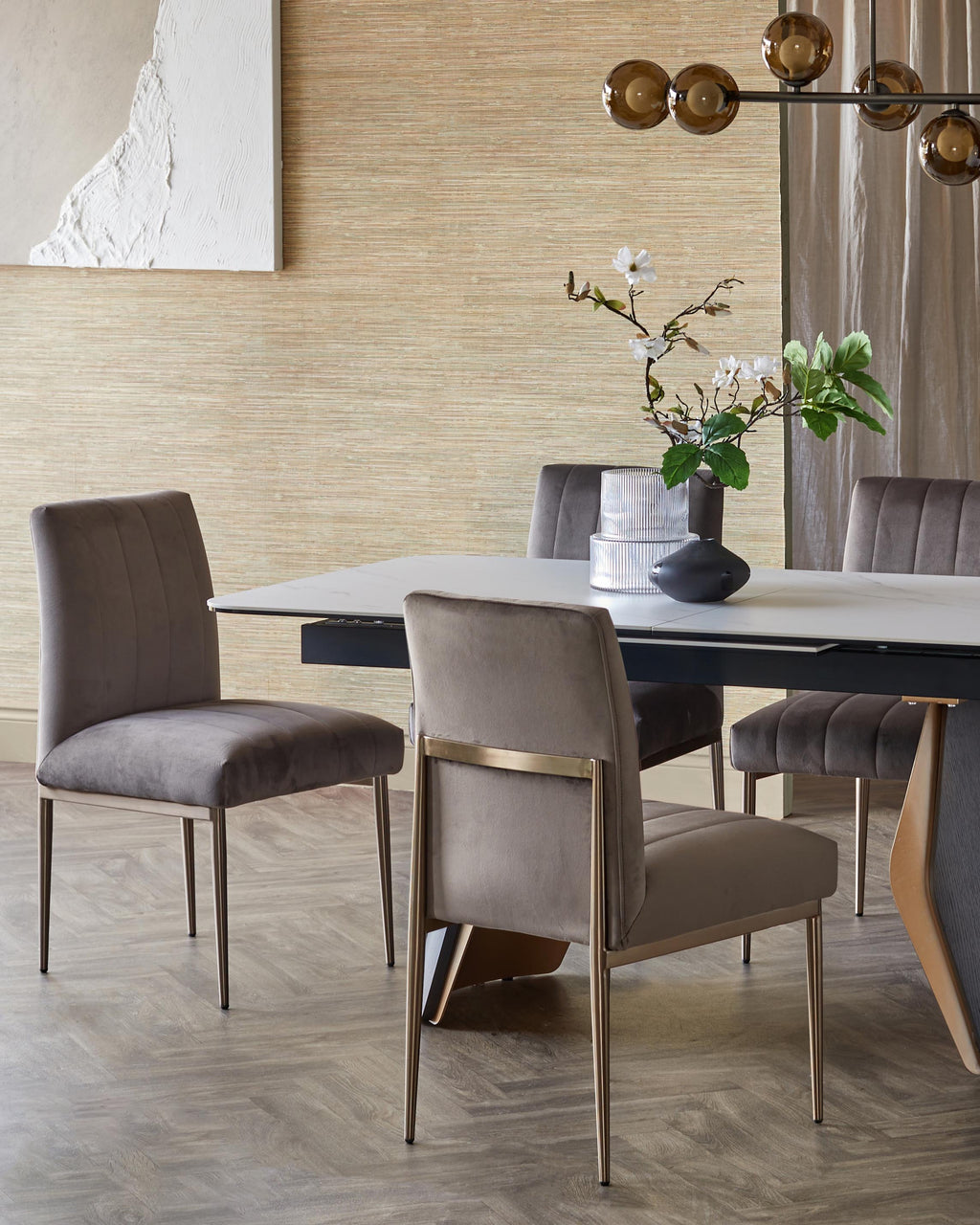 Chaise de salle à manger Kendra en bronze brossé et velours moka