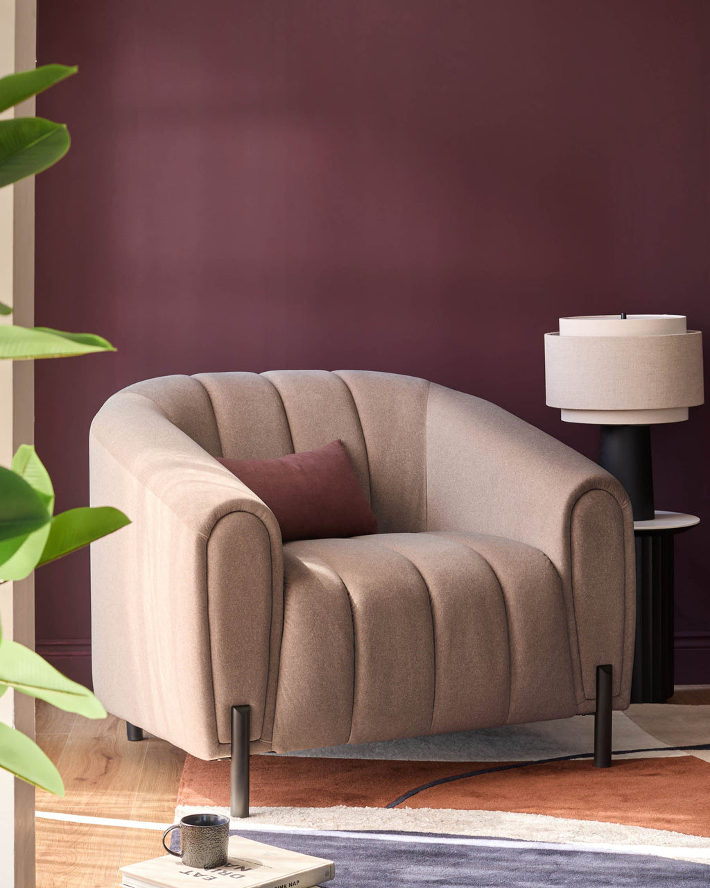 Fauteuil Kendra en tissu moka