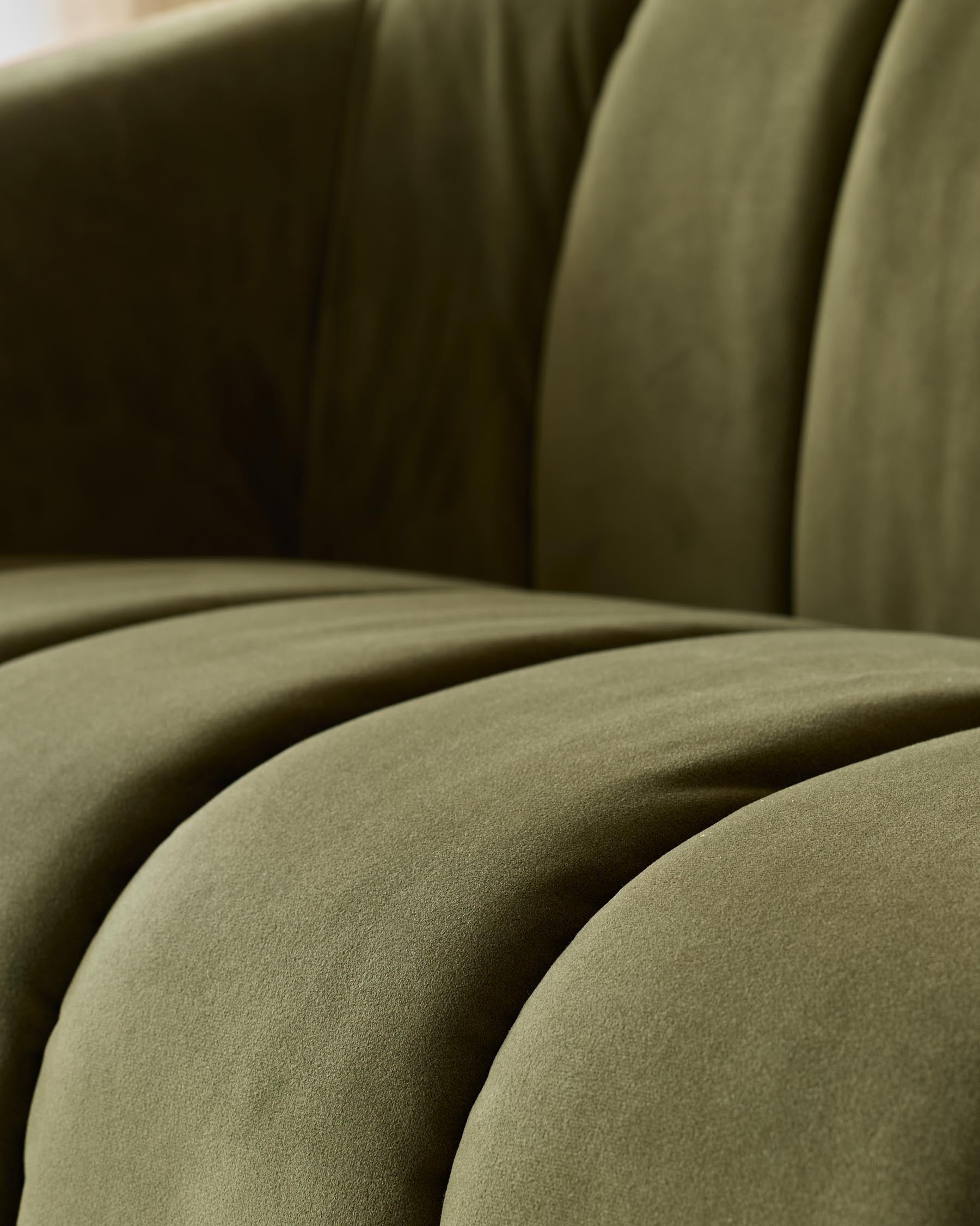 Fauteuil Kendra en velours vert olive