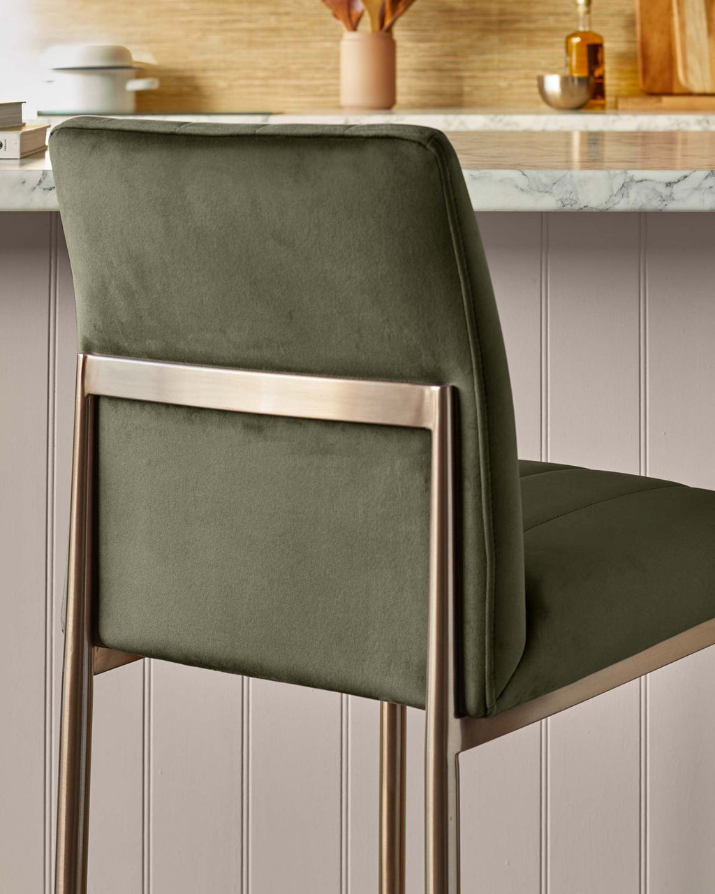 Tabouret de bar Kendra en velours vert olive
