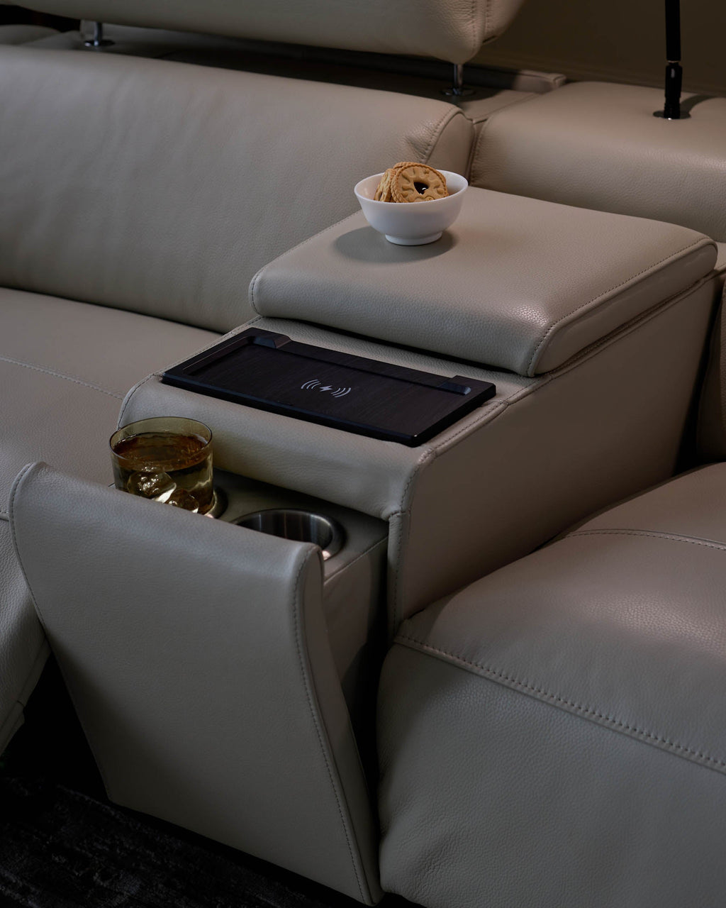 Canapé 3 places inclinable Kenzie en cuir gris naturel avec console