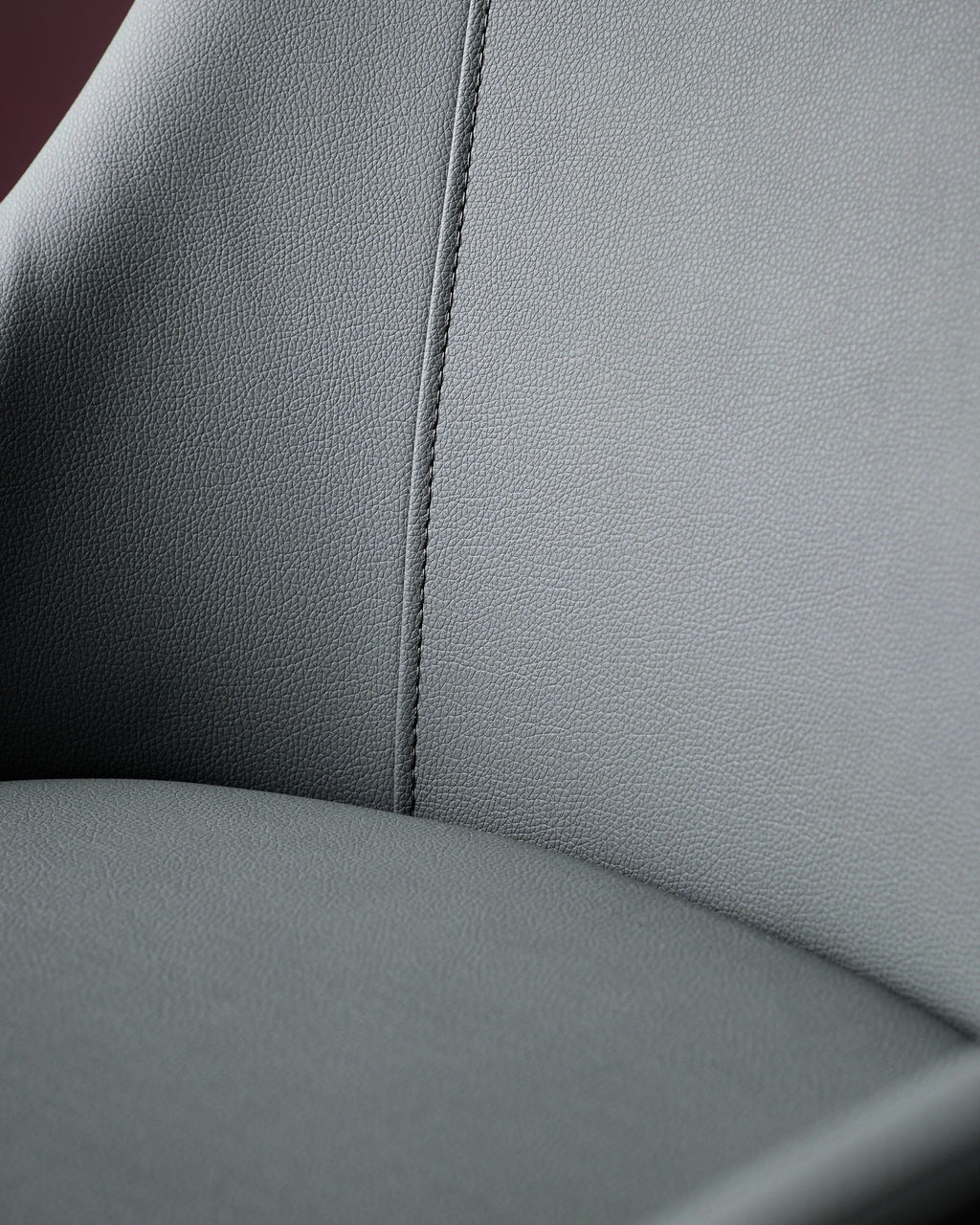 Chaise de salle à manger Kyro en similicuir gris foncé