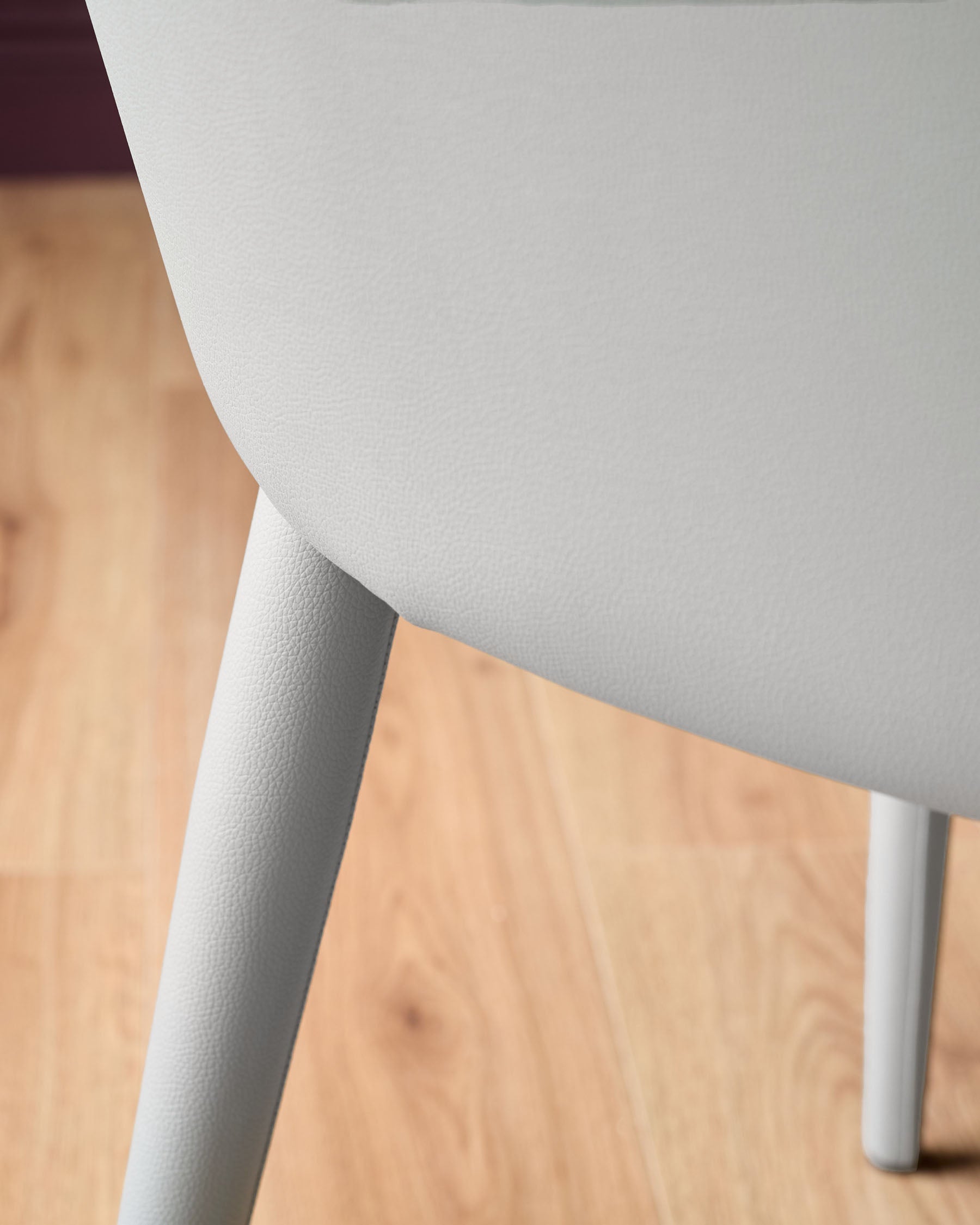 Chaise de salle à manger Kyro en similicuir gris clair