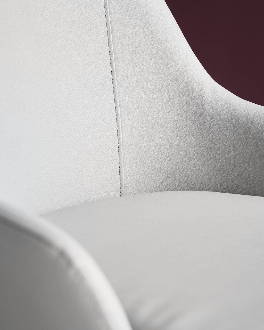 Chaise de salle à manger Kyro en similicuir gris clair