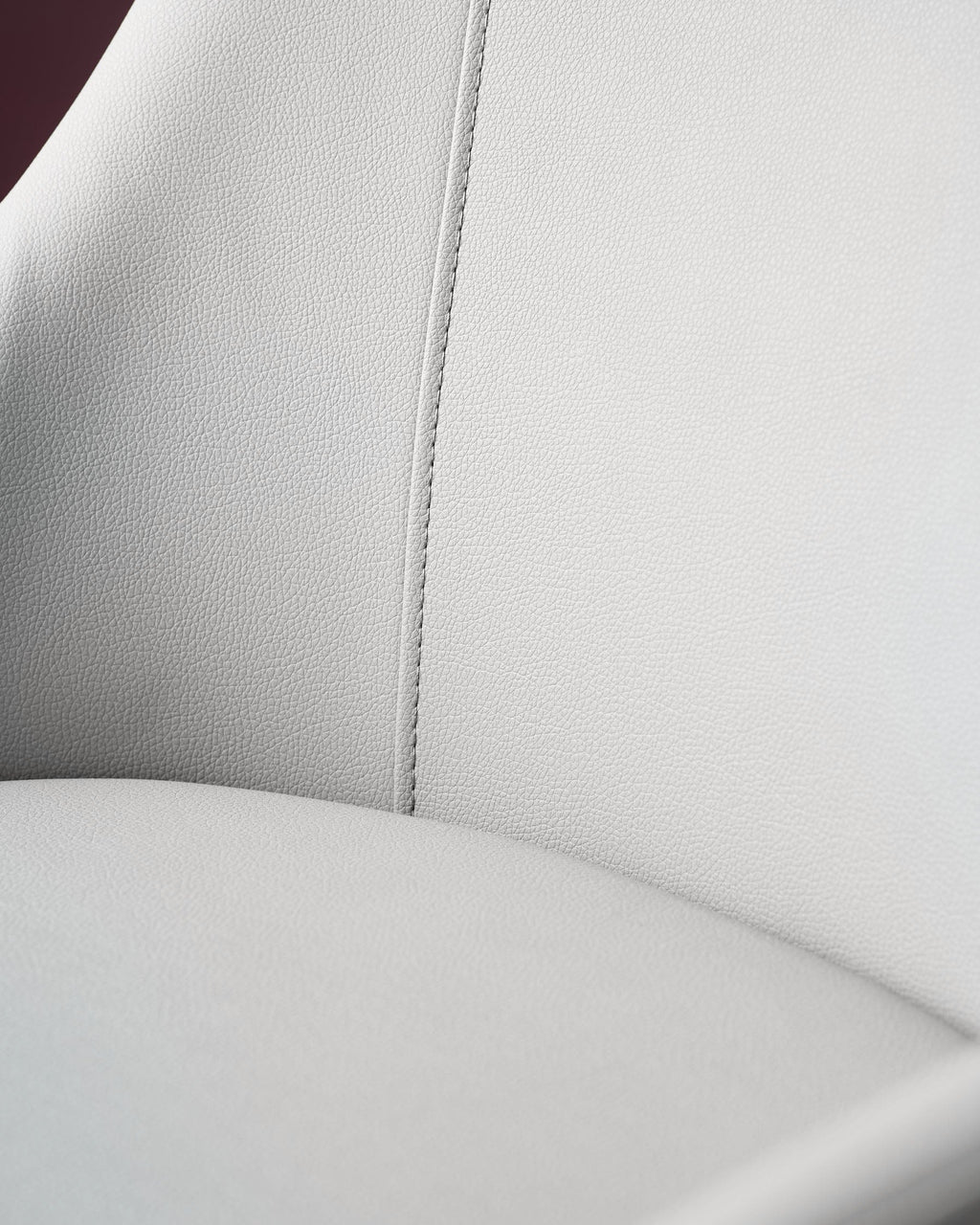 Chaise de salle à manger Kyro en similicuir gris clair