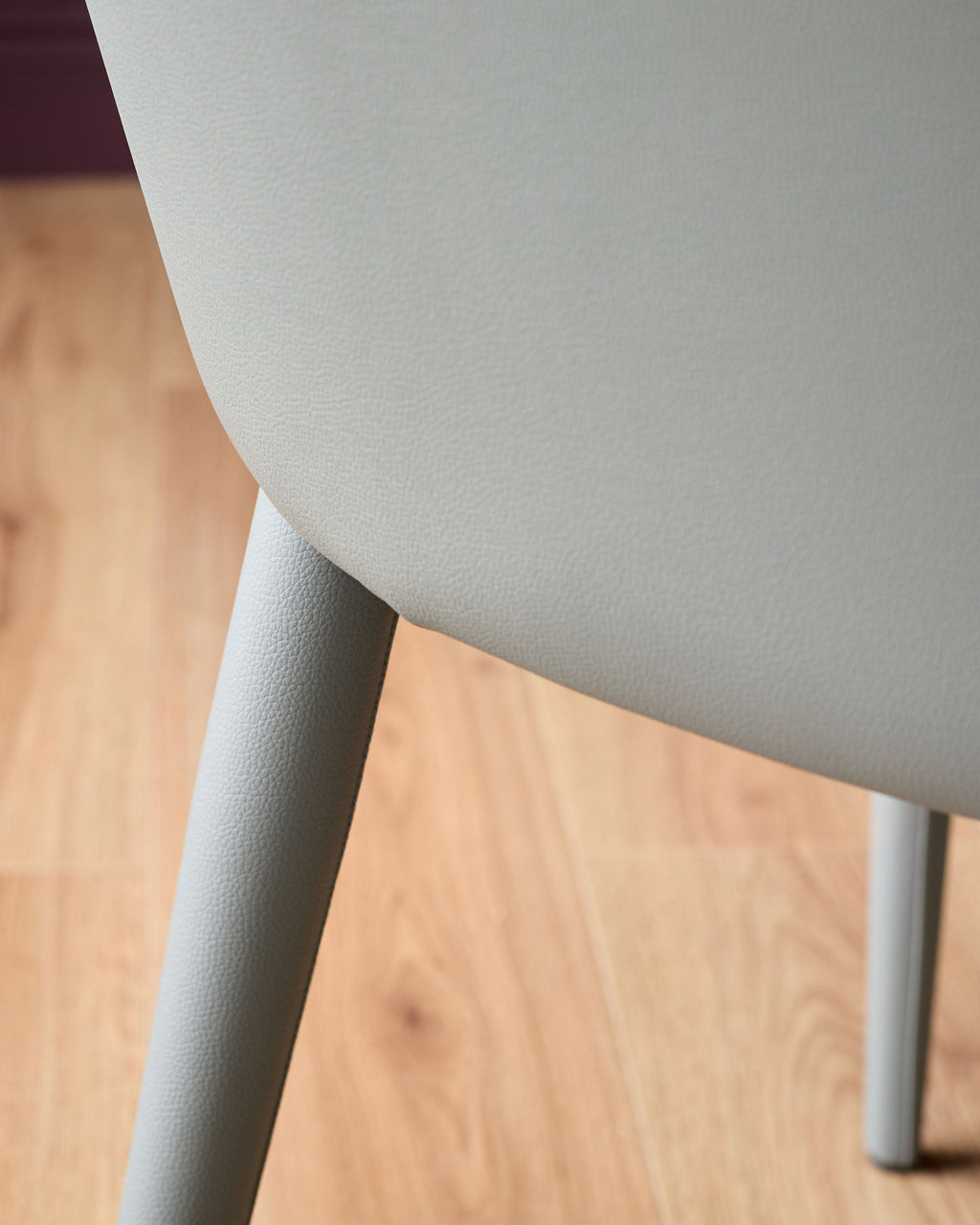 Chaise de salle à manger Kyro en similicuir gris moyen