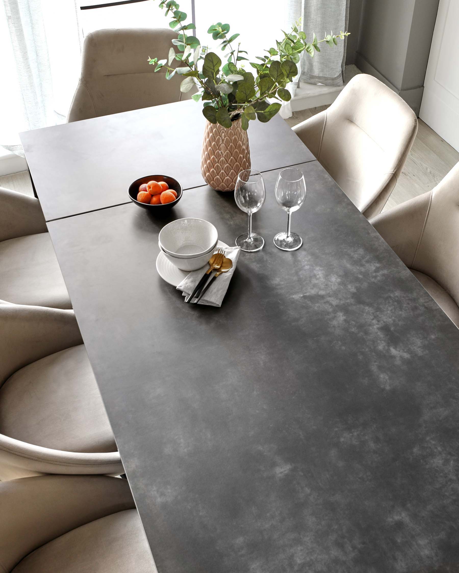 Table de salle à manger extensible Louis en céramique gris foncé, 6 à 8 places