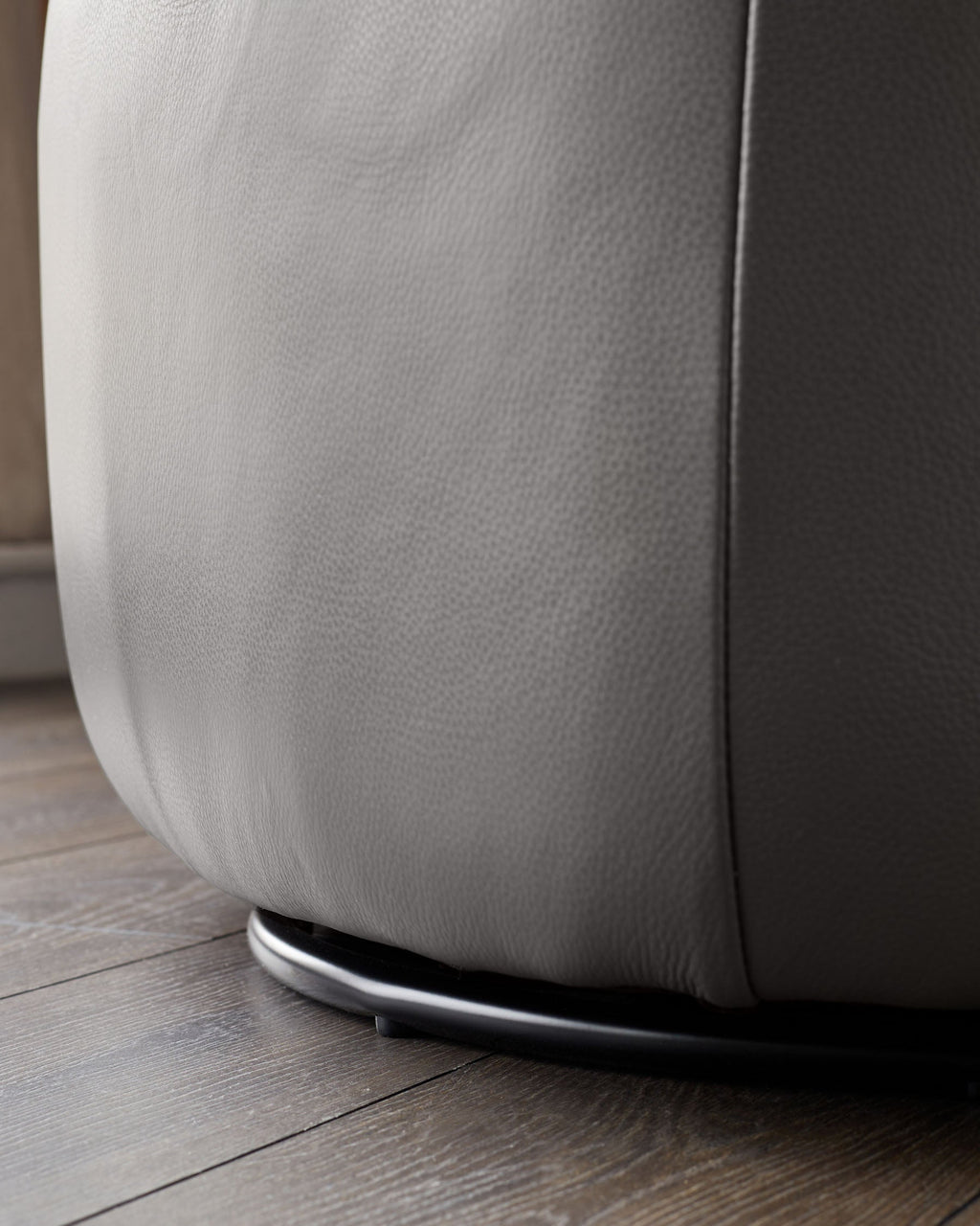 Fauteuil pivotant Landon en cuir gris foncé