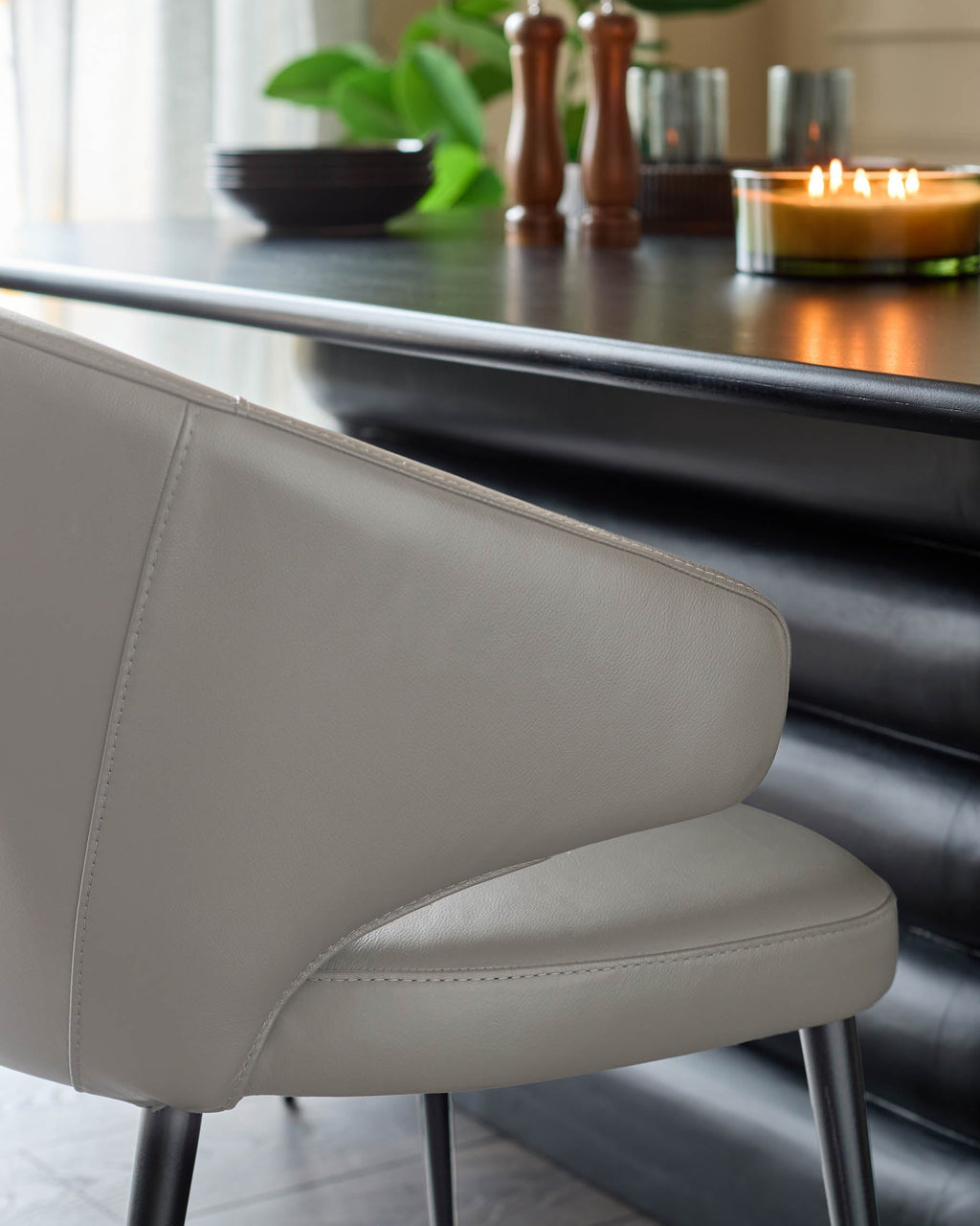 Chaise de salle à manger Landon en cuir gris clair