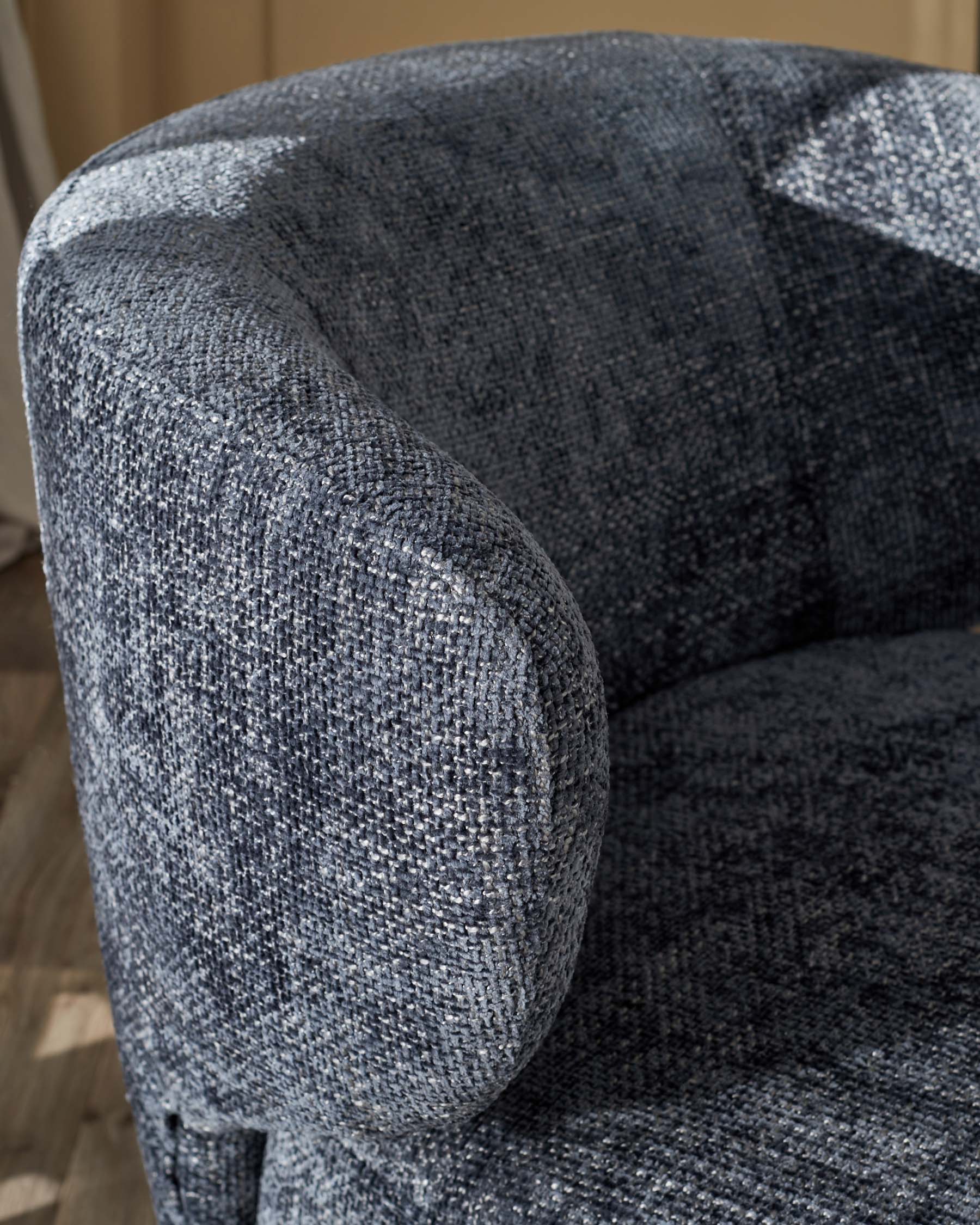 Fauteuil pivotant Landon en tissu bleu foncé