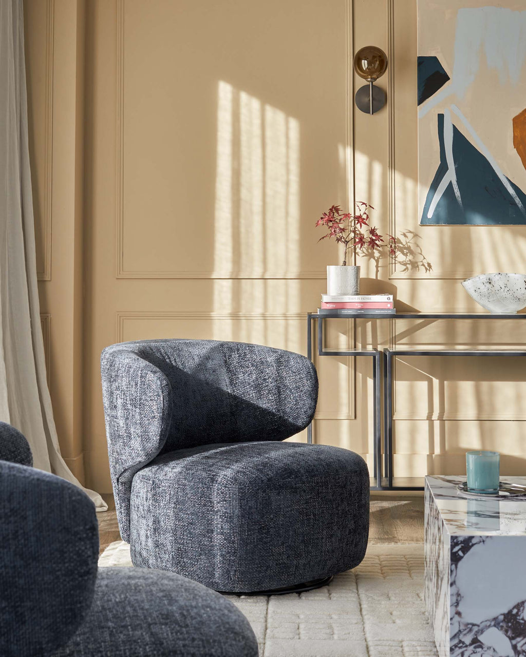 Fauteuil pivotant Landon en tissu bleu foncé