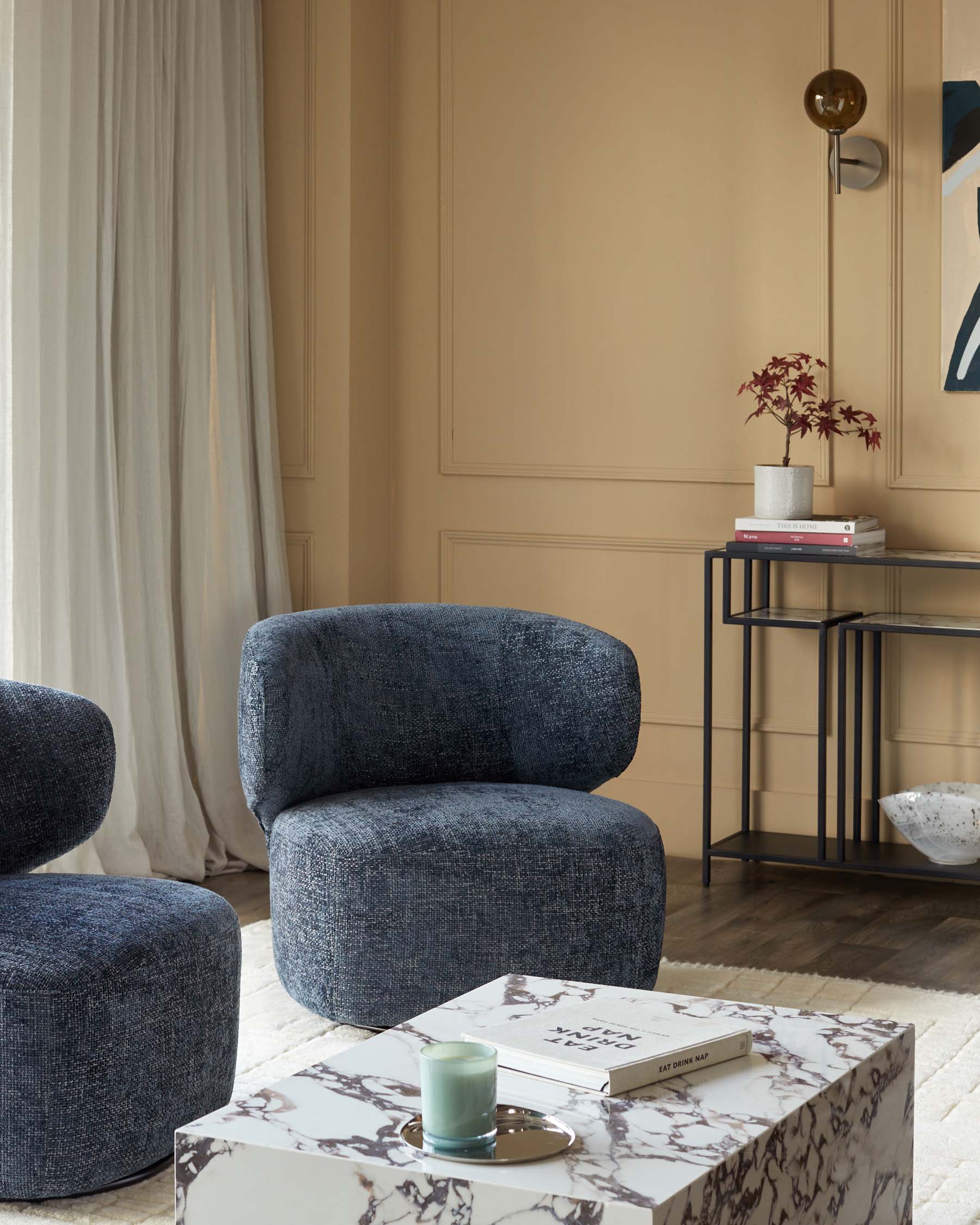 Fauteuil pivotant Landon en tissu bleu foncé