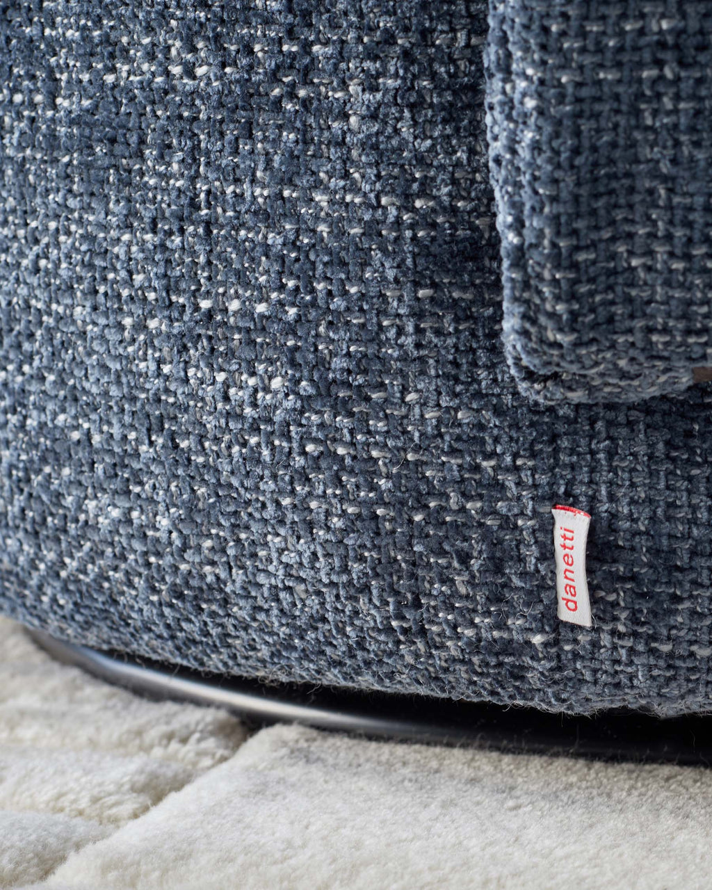 Fauteuil pivotant Landon en tissu bleu foncé