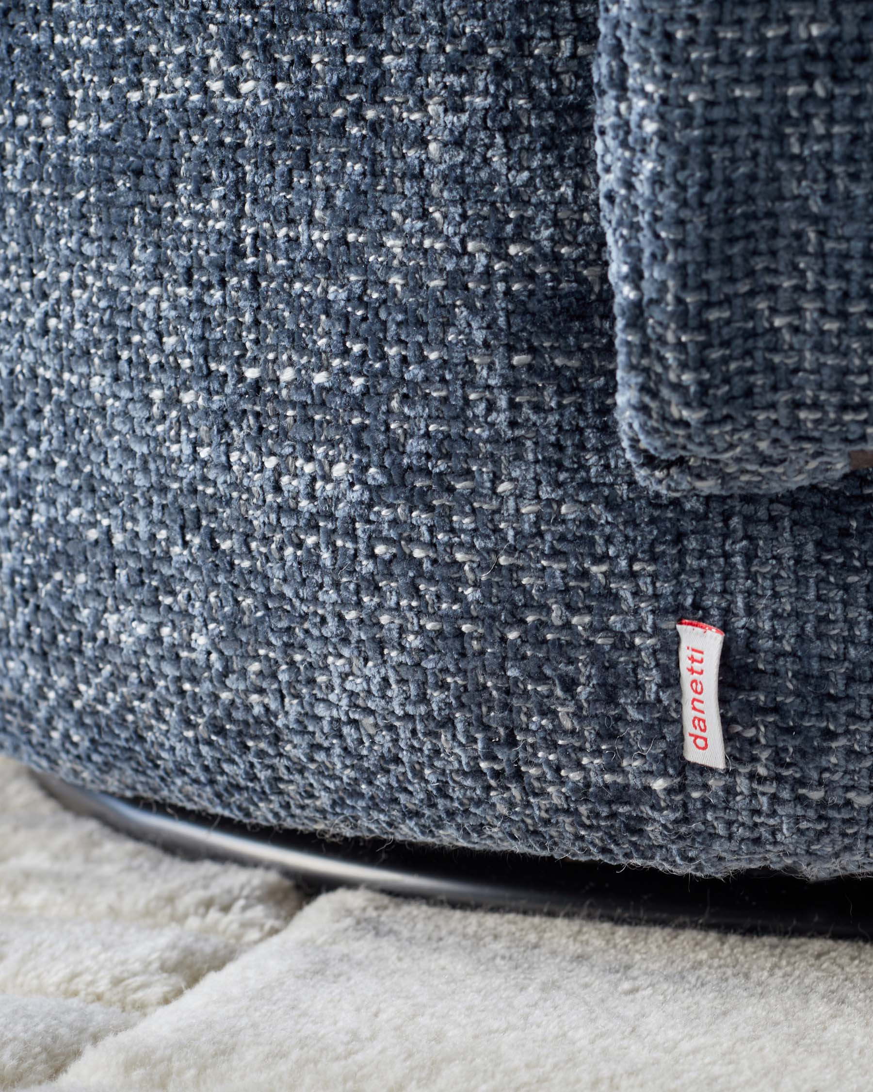 Fauteuil pivotant Landon en tissu bleu foncé